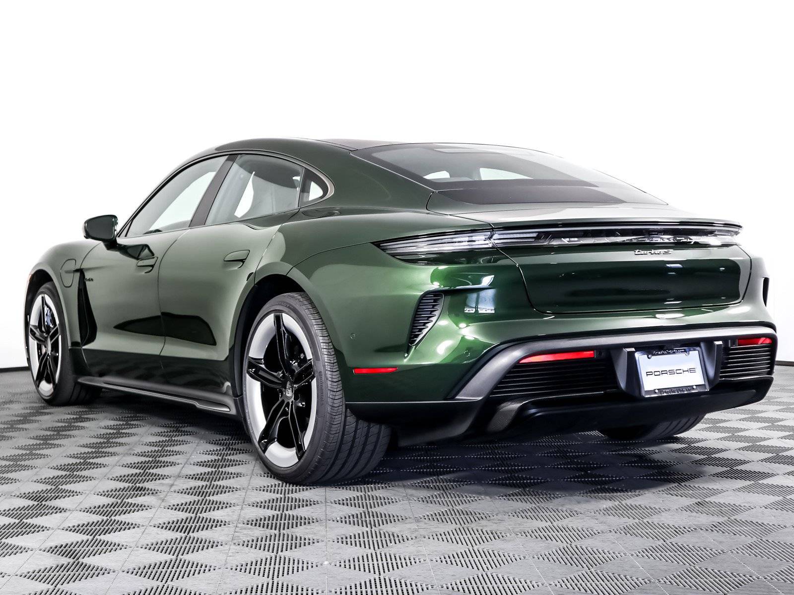 Macan EV OAK GREEN Macan EV Photos Thread 1000006653