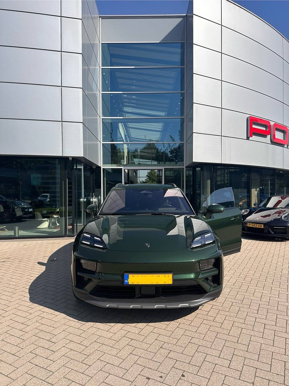 Macan EV OAK GREEN Macan EV Photos Thread 1726843842141-id