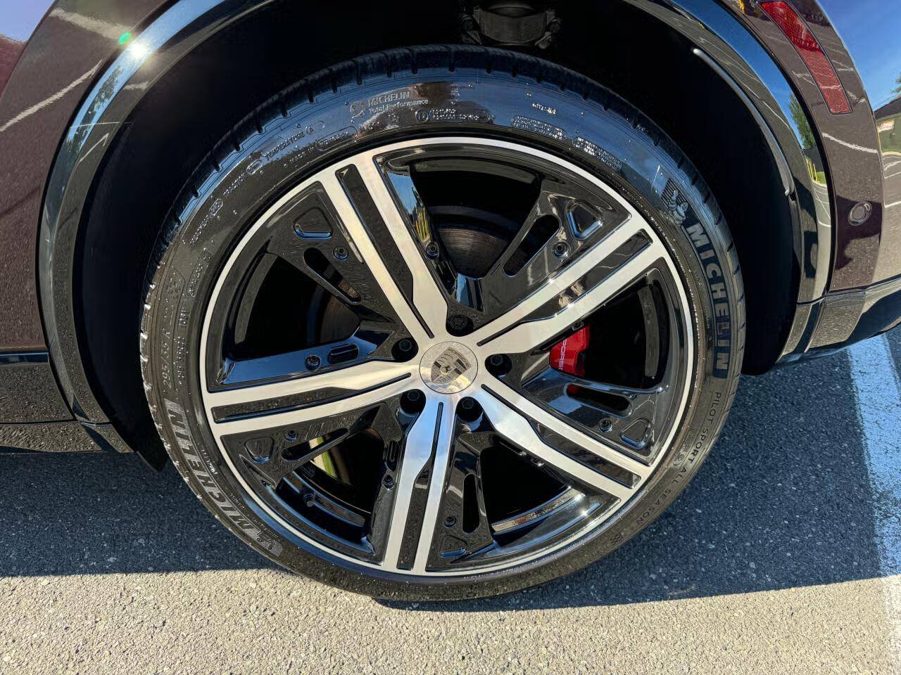 Electric Macan EV Photos: Carbon Fiber Wheels / Side Blades on Macan EV in Copper Ruby Metallic 🤩 1727901722146-g3