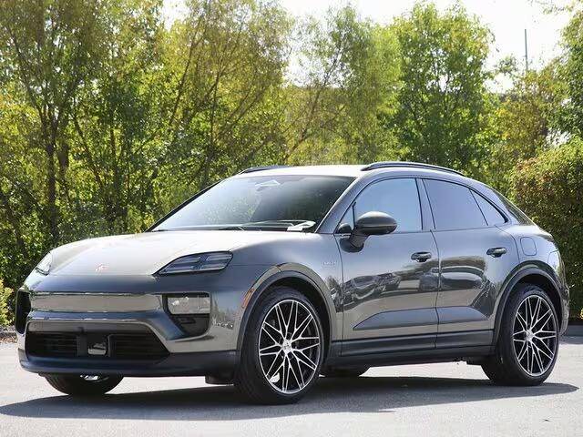 Electric Macan EV Macan 4 EV vs. Macan GTS ICE 1732673584055-pr