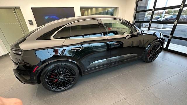 Electric Macan EV JET BLACK METALLIC Macan EV Photos Thread 2