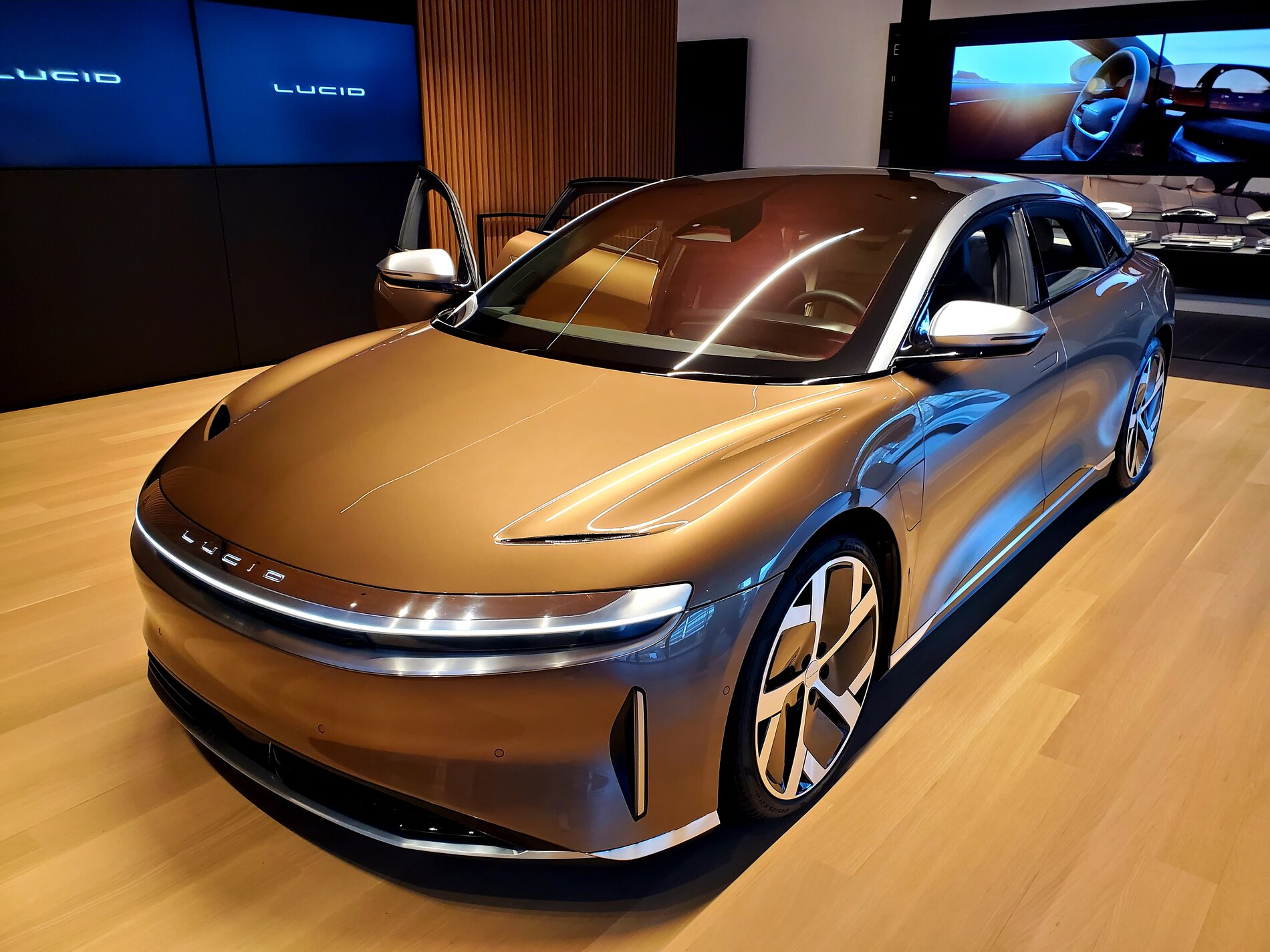 Macan EV Lucid Air - Motor Trend Review 20201203_162856