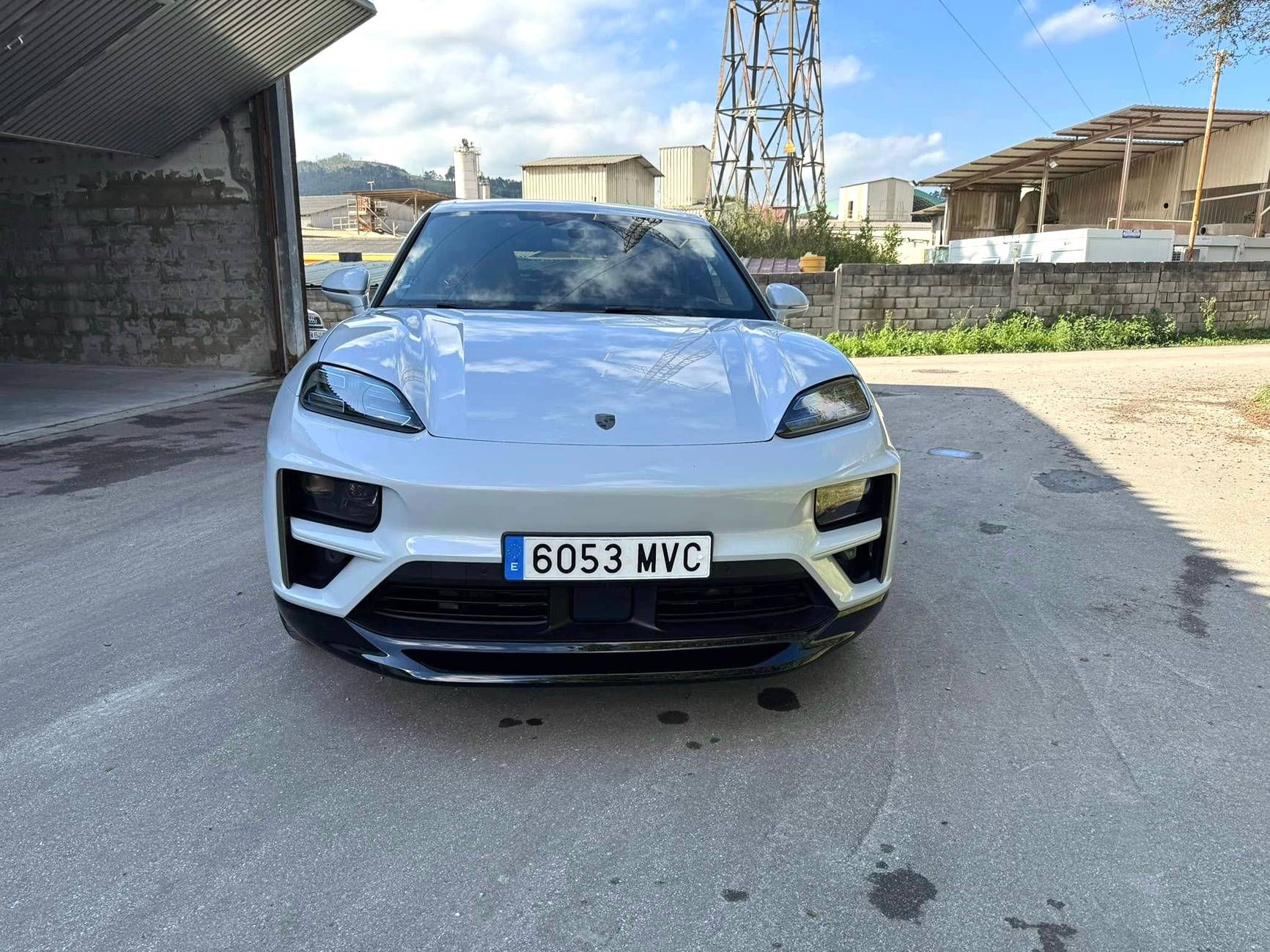 Electric Macan EV ICE GREY Macan EV Photos Thread 2024 Macan Turbo EV on 22%22 RS Spyder Wheels Wheels Painted in Vesuvius 2