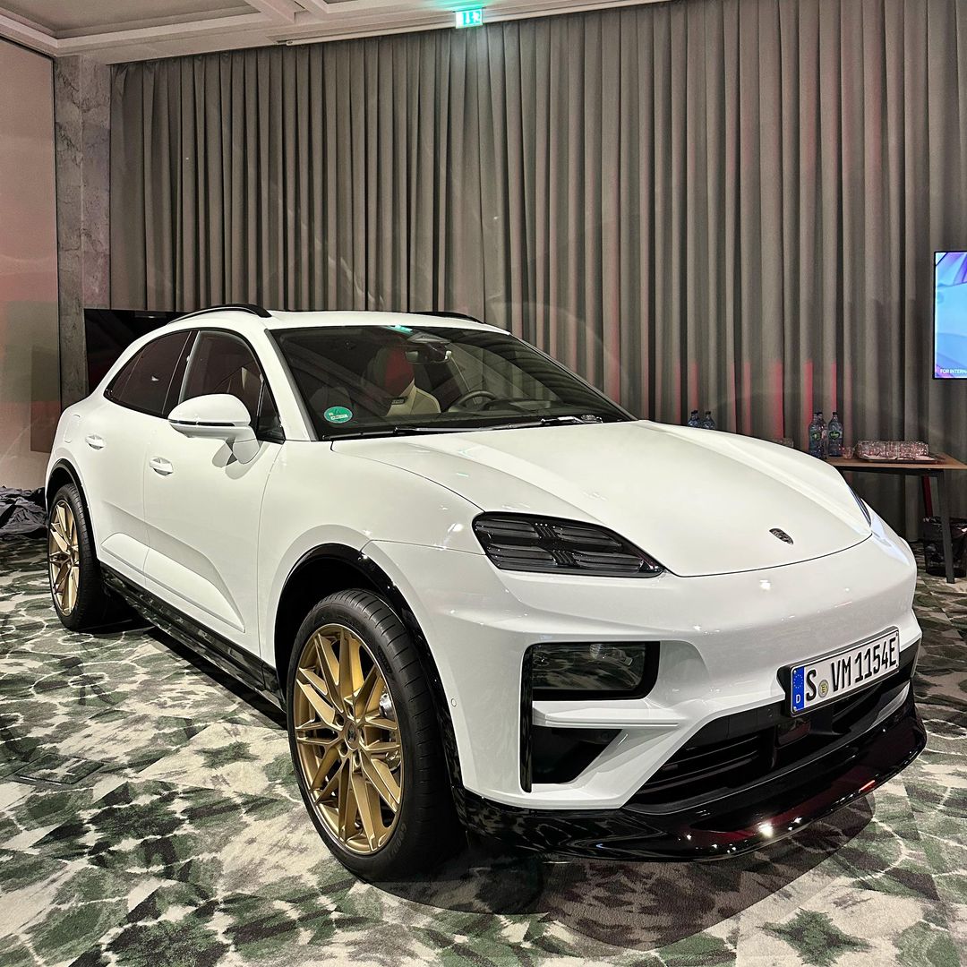 Electric Macan EV ICE GREY Macan EV Photos Thread 22%22 inch RS Spyder wheels in Neodyme on Porsche Macan Turbo EV in white