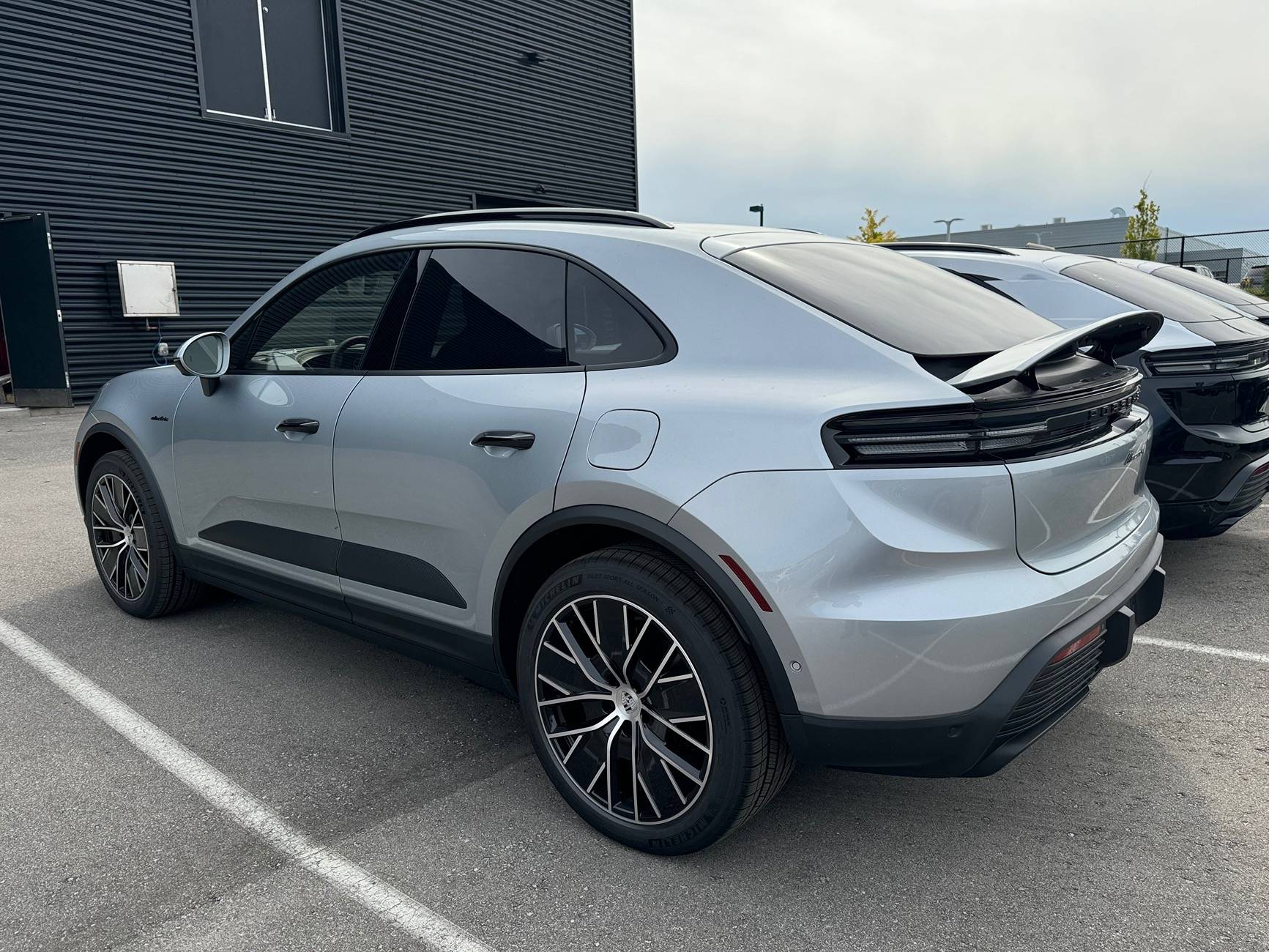 Electric Macan EV Dolomite Silver with Bramble (Blackberry) leather interior Macan 4 EV delivered 3649AE50-D995-4641-99CF-EB97C0928834