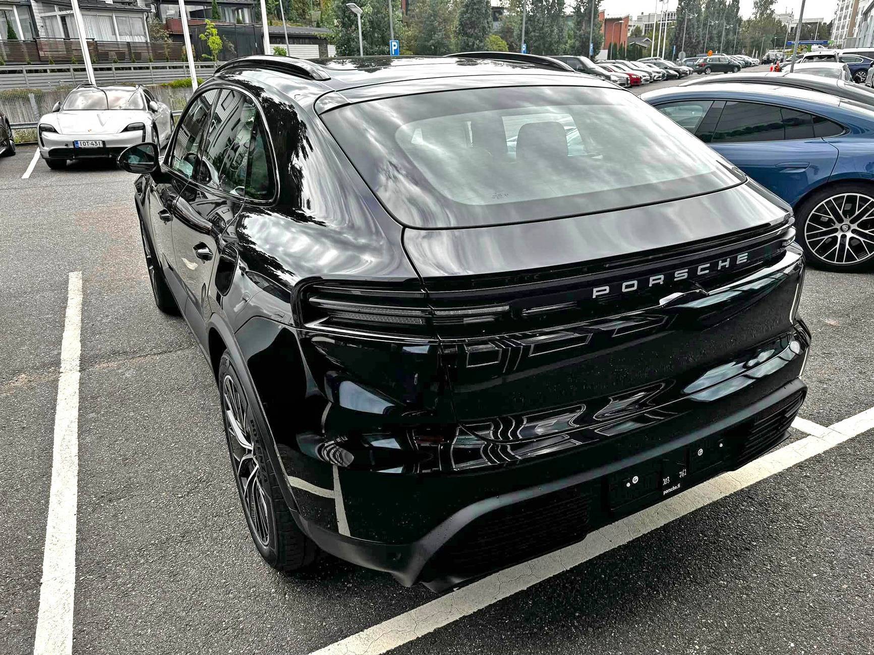 Macan EV First Delivery (Customer) of Macan EV today Sep 18! 👍 4-electric-jet-black-macan-ev-on-21-22-wheels1-