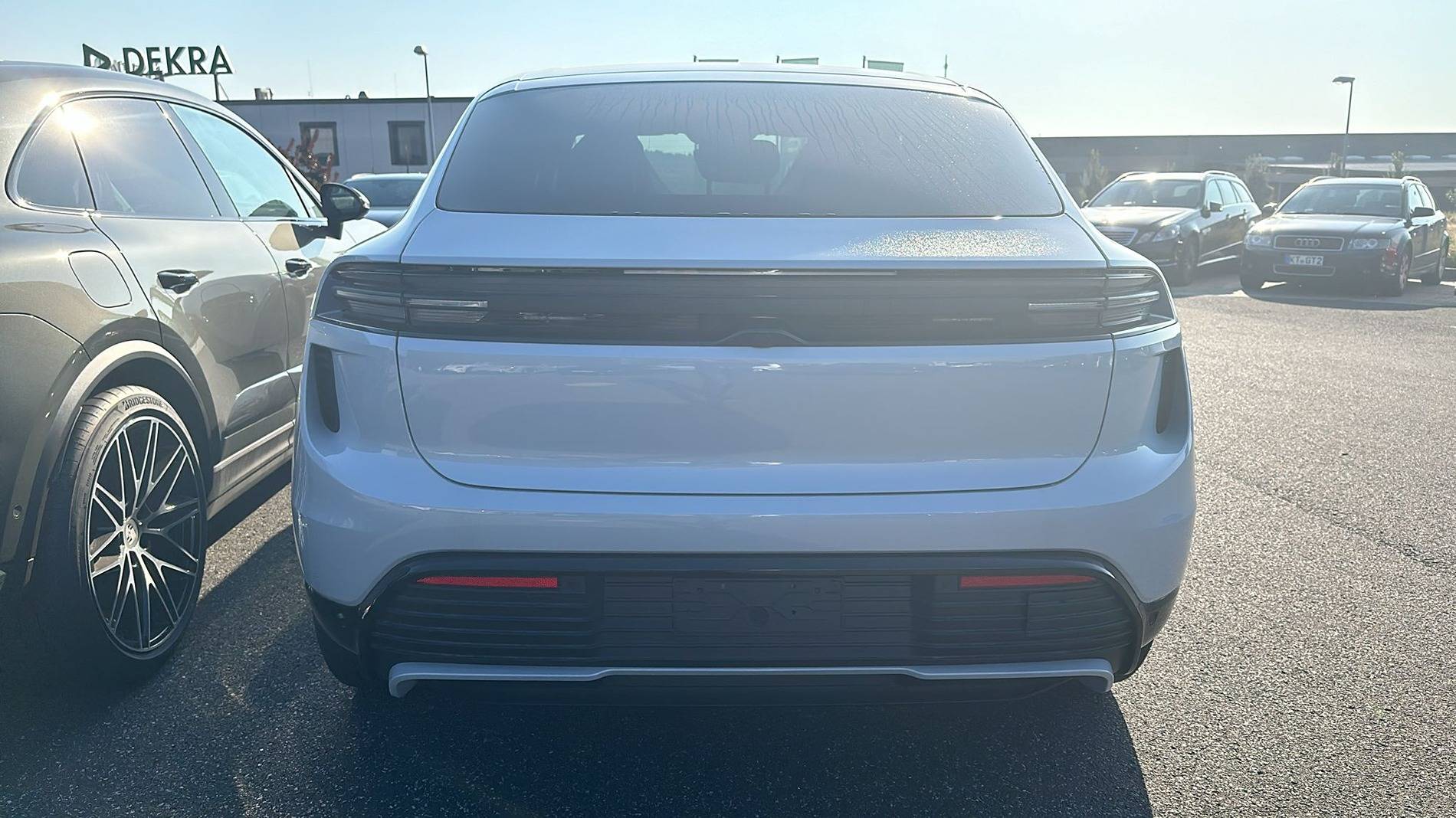 Macan EV ICE GREY Macan EV Photos Thread 4