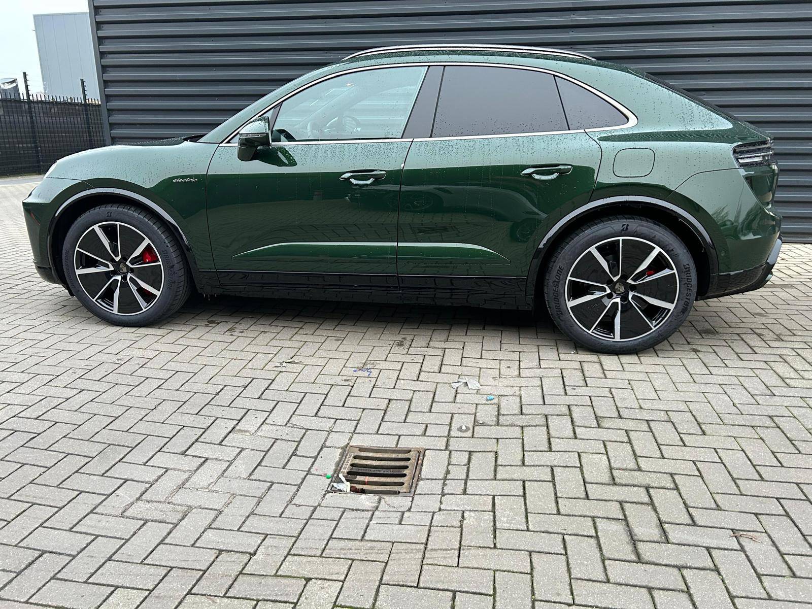 Electric Macan EV OAK GREEN Macan EV Photos Thread 42c6d260-519c-47e6-a350-acbb9456ffc6