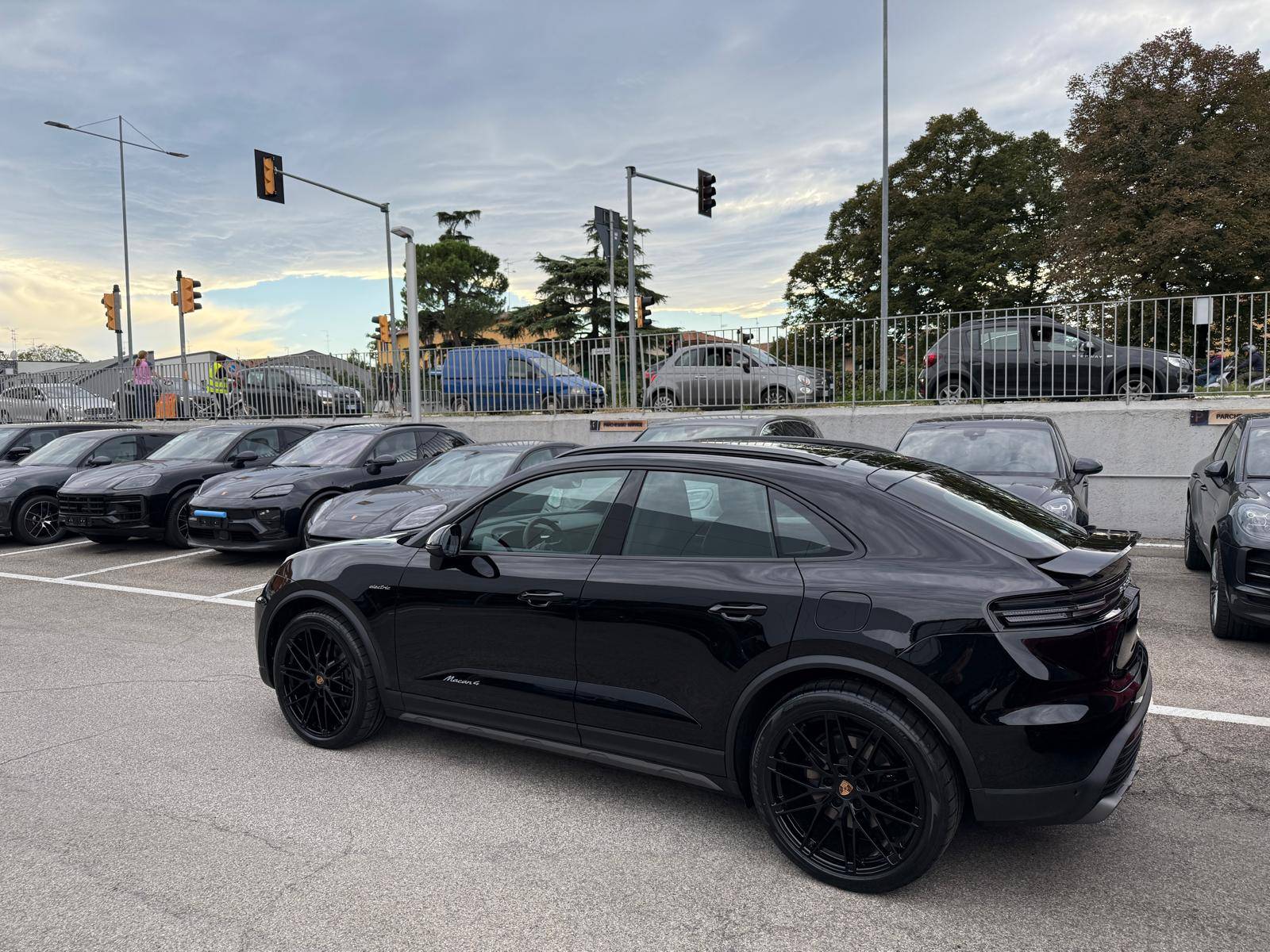 Electric Macan EV JET BLACK METALLIC Macan EV Photos Thread 461273522_10230018681603668_6447126217674001257_n (1)