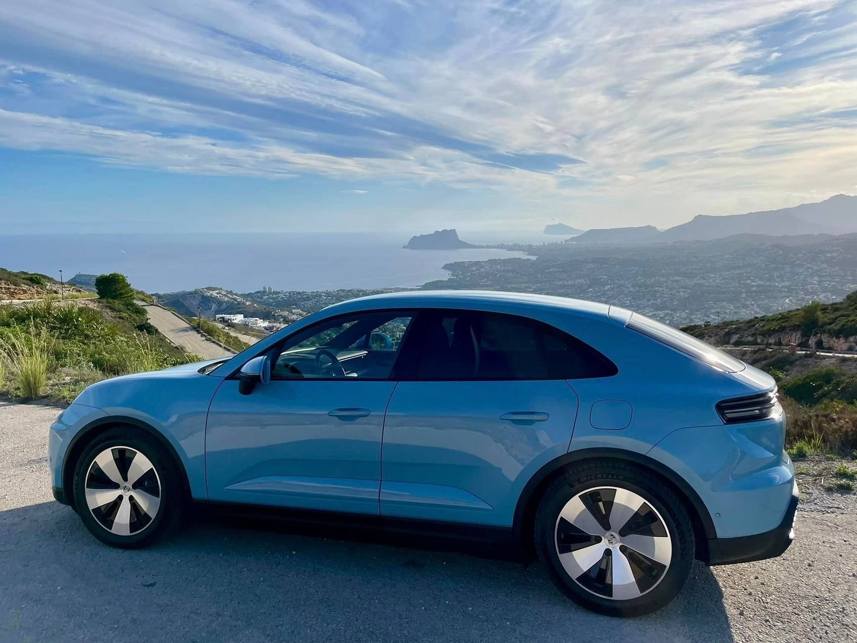 Macan EV FROZEN BLUE Macan EV Photos Thread 461283265_8499608490106349_1939873345156401391_n