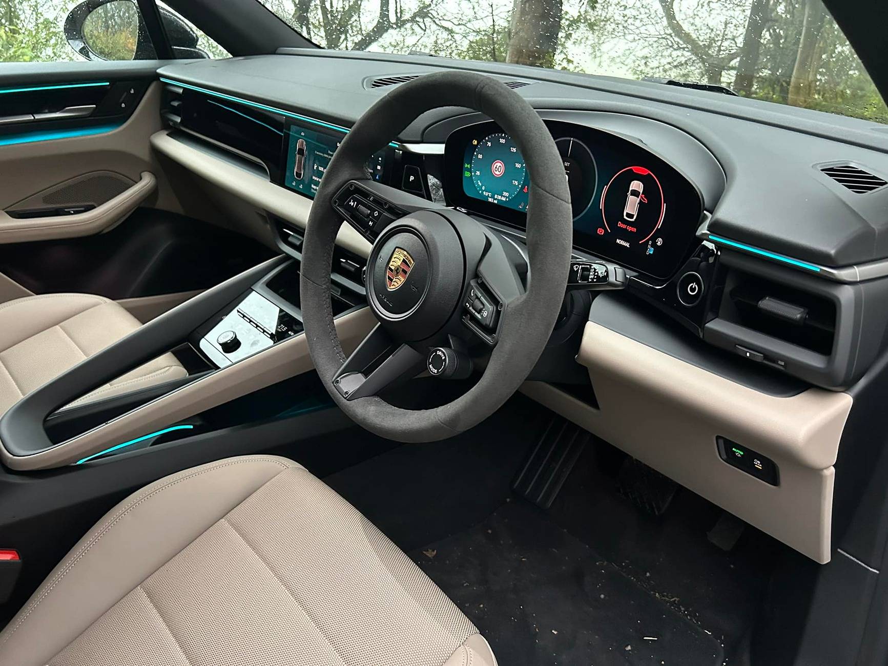 Electric Macan EV AVENTURINE GREEN Macan EV Photos Thread 461847870_10228679348941350_7277321003912933708_n