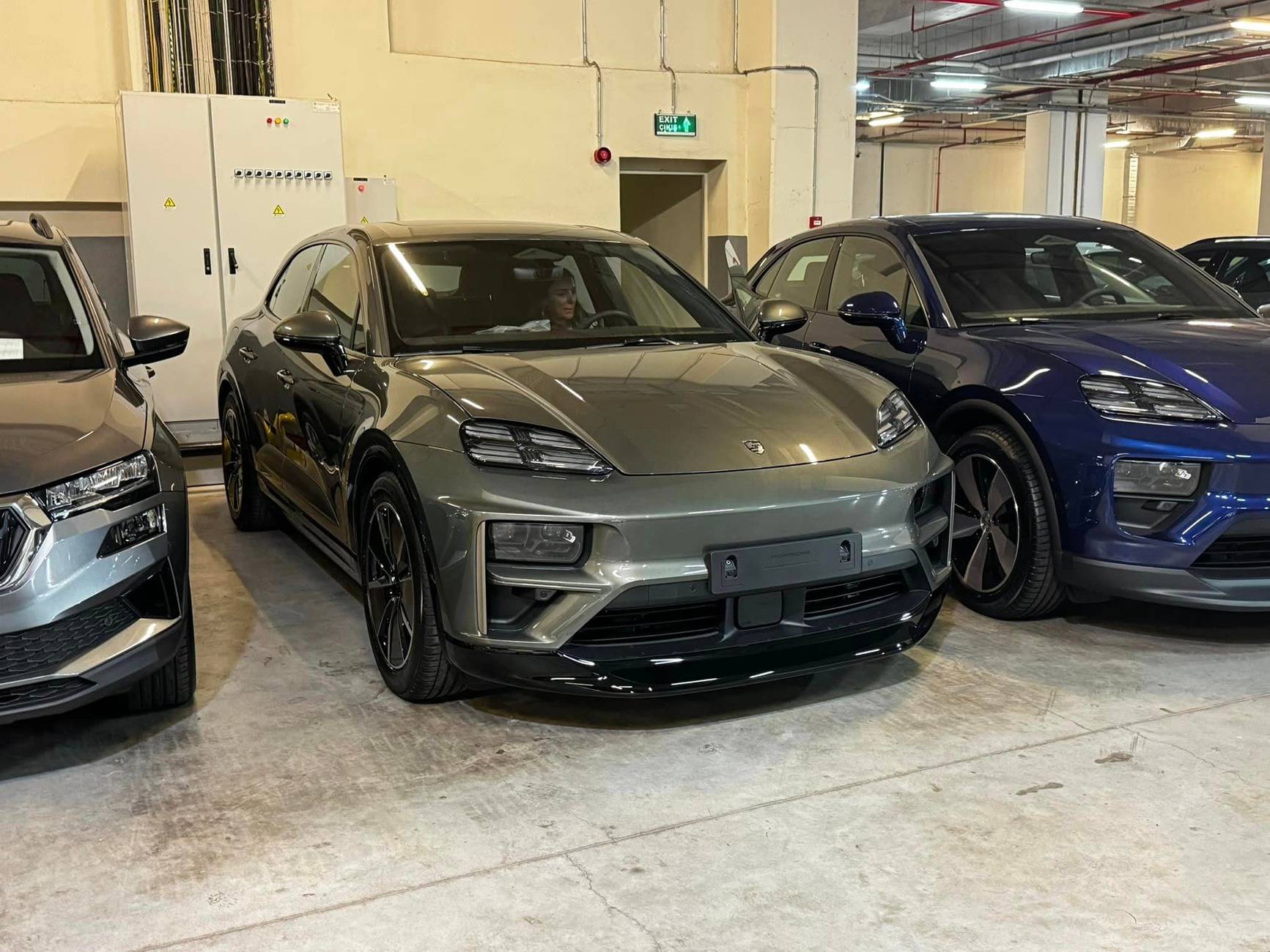 Electric Macan EV AVENTURINE GREEN Macan EV Photos Thread 461927785_6972249426233092_6549108153832649317_n