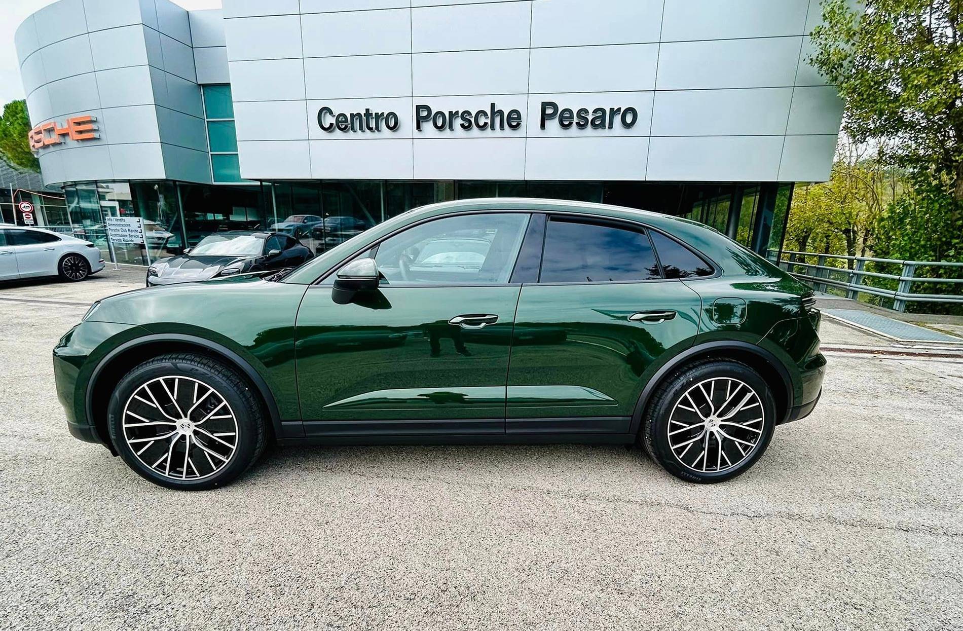 Electric Macan EV OAK GREEN Macan EV Photos Thread 464012576_2865698176913951_2629617963478913978_n