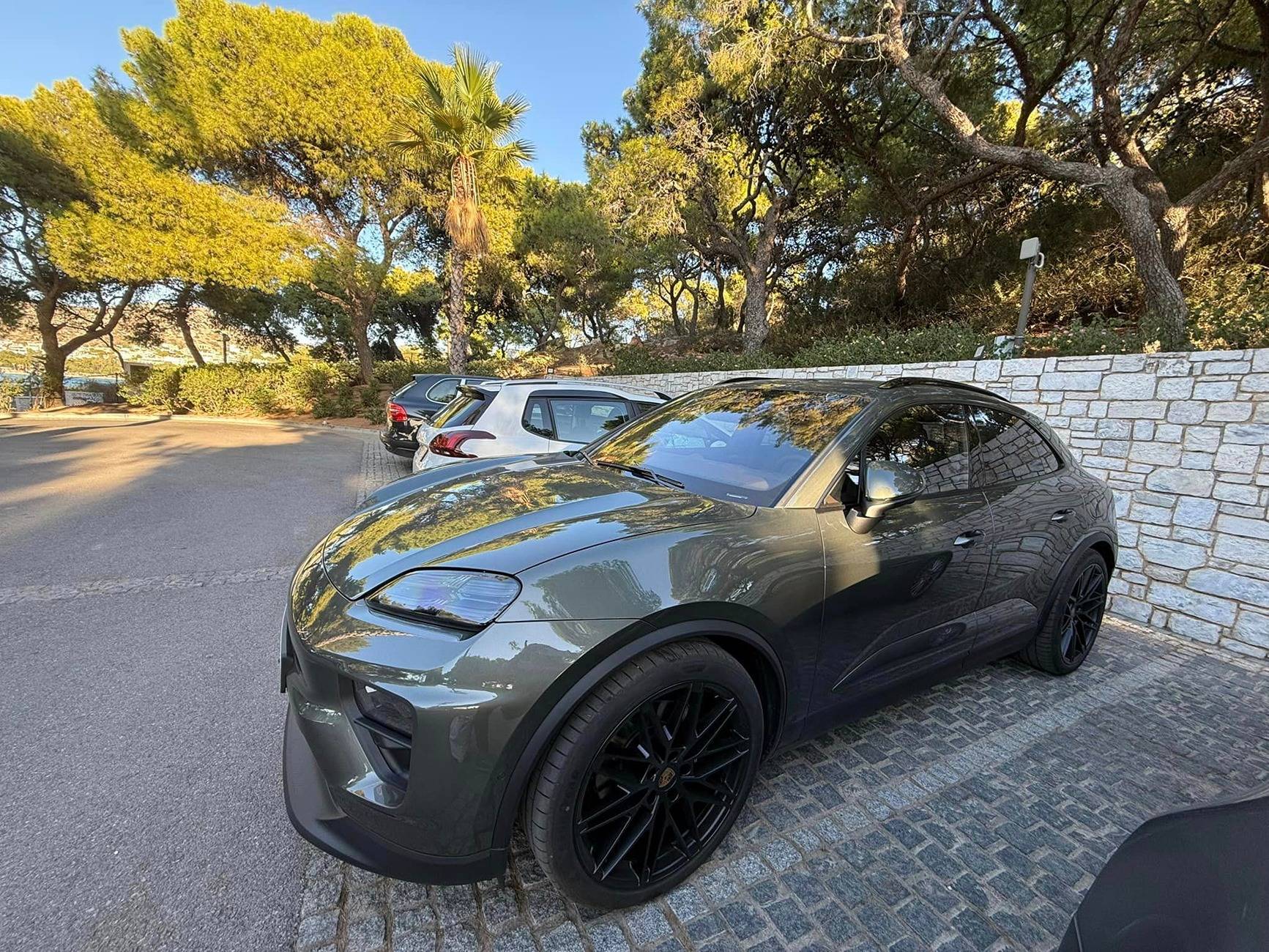 Electric Macan EV AVENTURINE GREEN Macan EV Photos Thread 464227698_10232954875402983_7463004302427272200_n