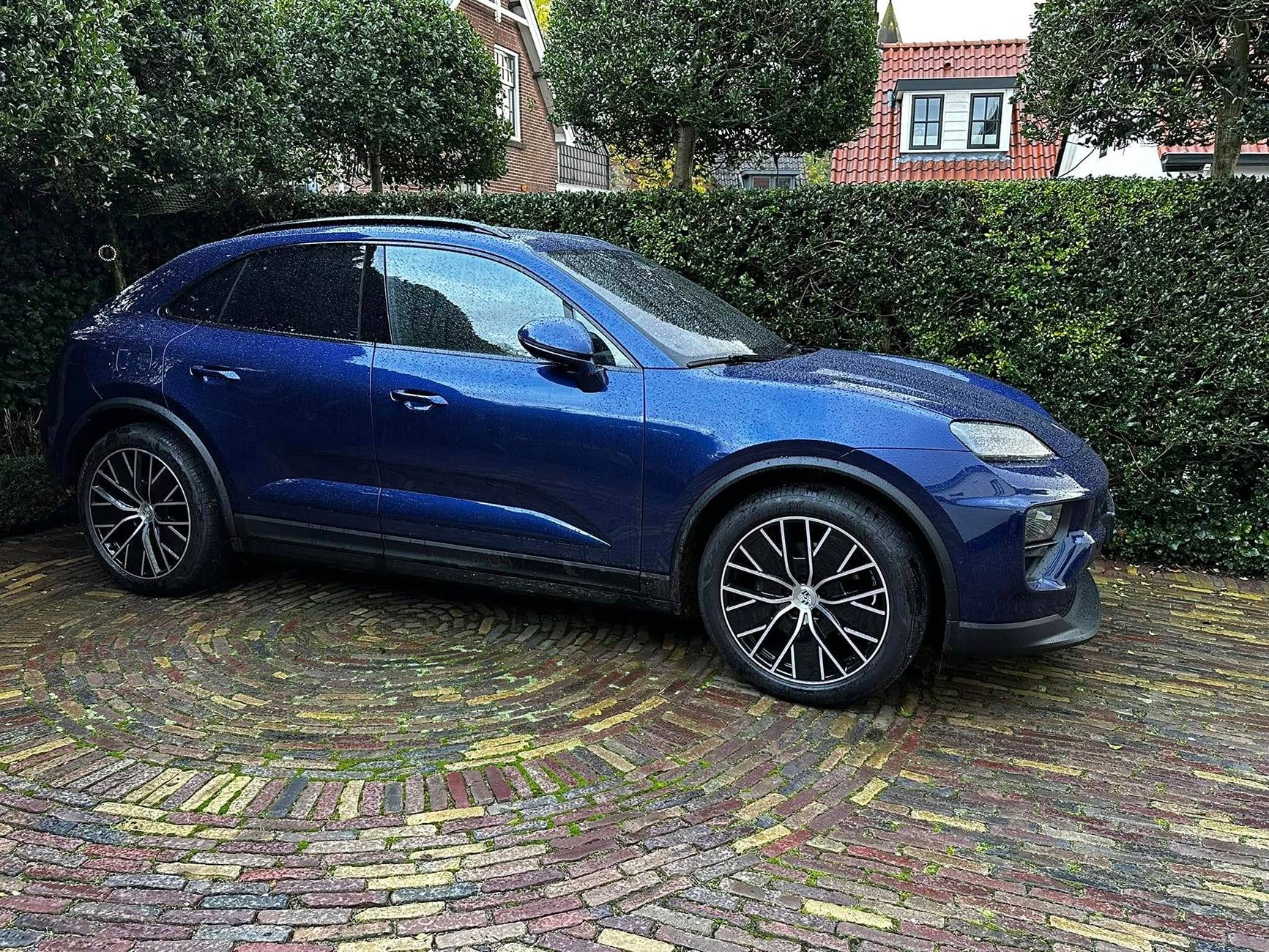 Electric Macan EV GENTIAN BLUE Macan EV Photos 468406920_8531617406893743_7164484921803559923_n