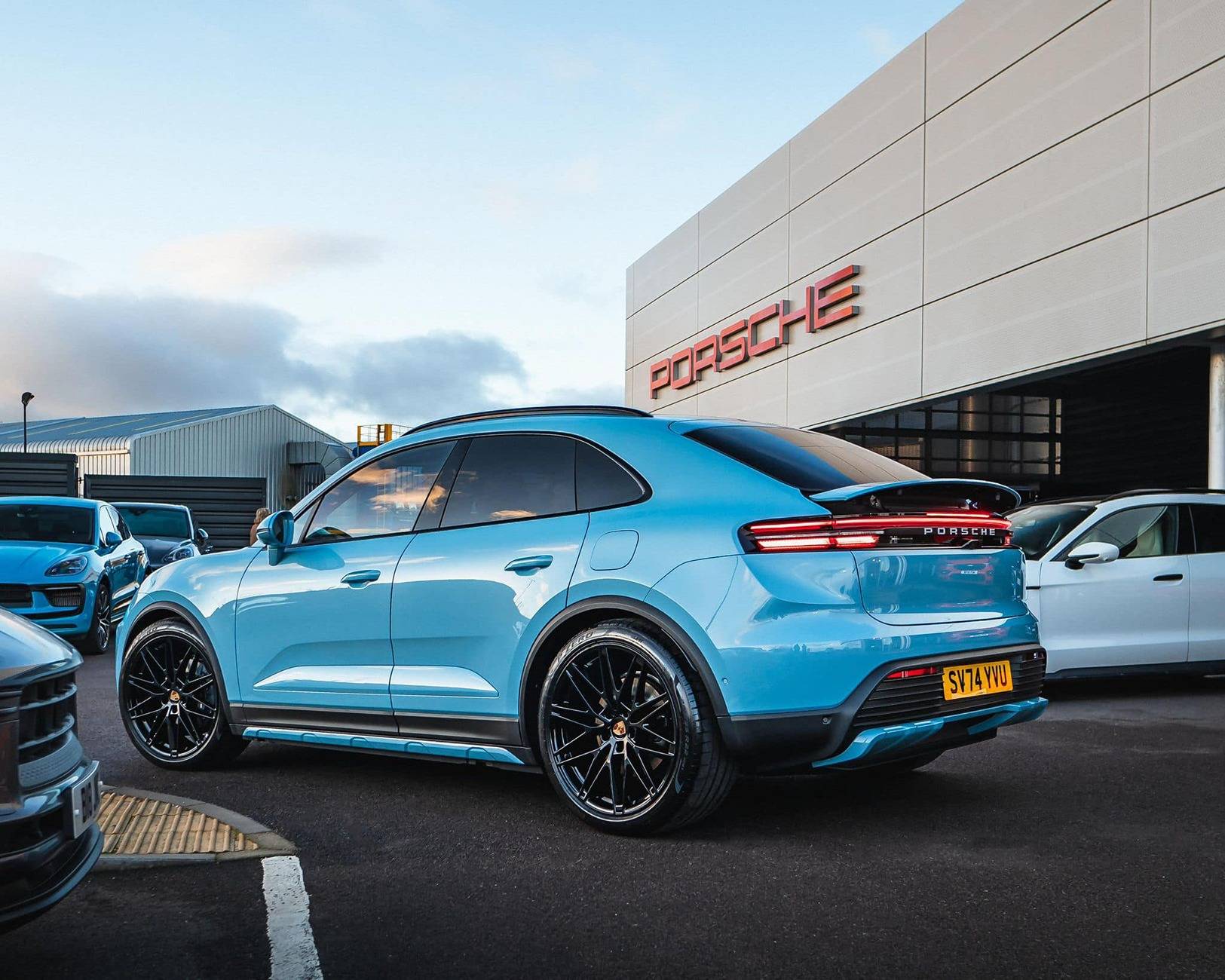 Electric Macan EV FROZEN BLUE Macan EV Photos Thread 470495664_10231014441163619_8646590332659733211_n