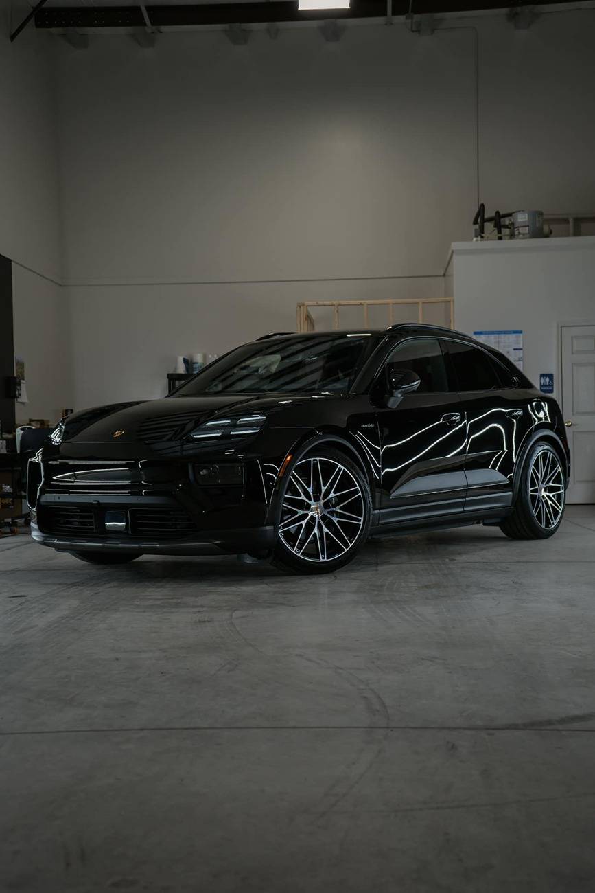 Electric Macan EV BLACK & JET BLACK METALLIC Macan EV Photos Thread 472430361_10237327814115338_4104533644393072160_n