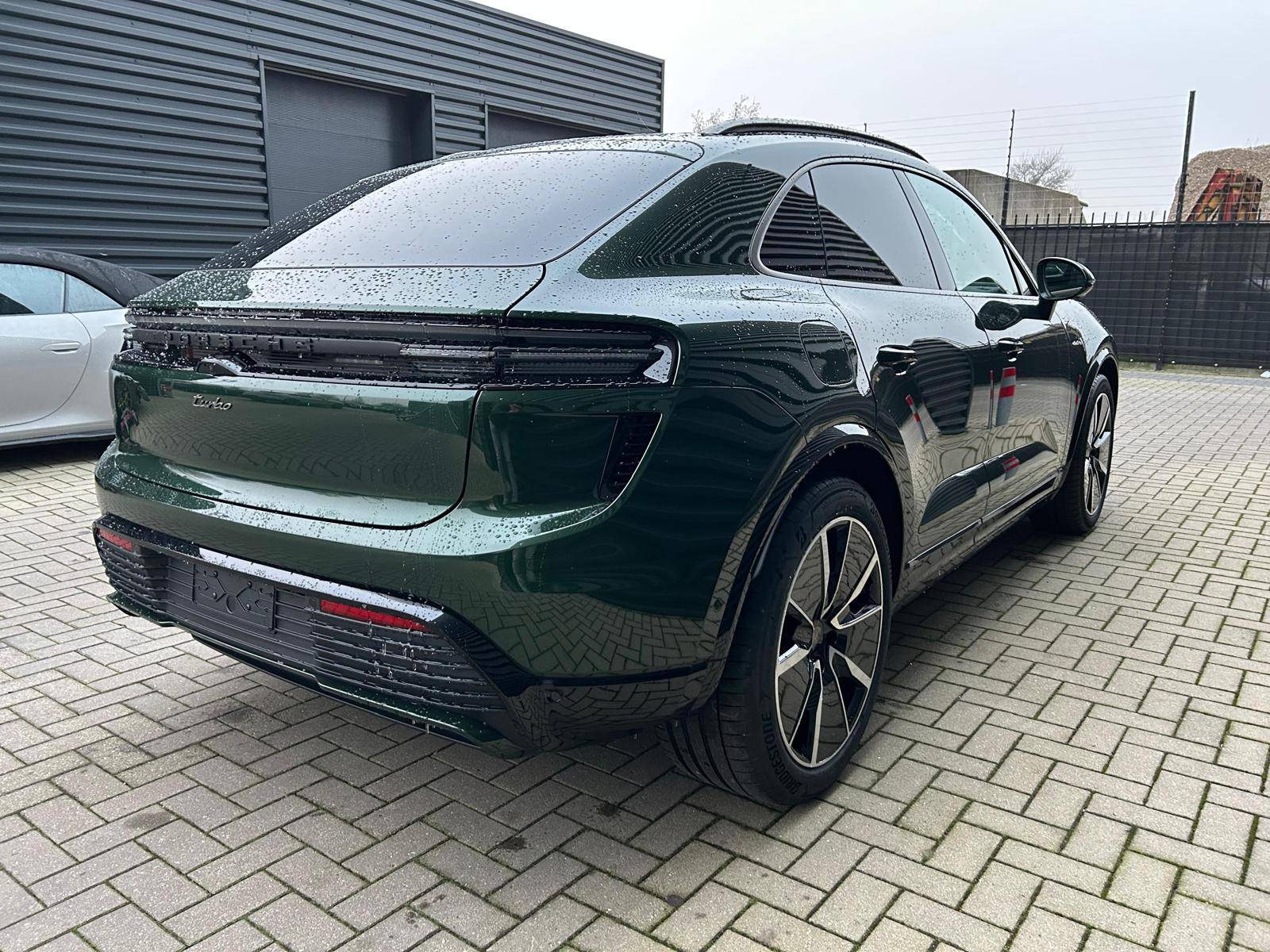 Electric Macan EV OAK GREEN Macan EV Photos Thread 4c704722-8370-40e3-a75e-2f95c3ffdef8