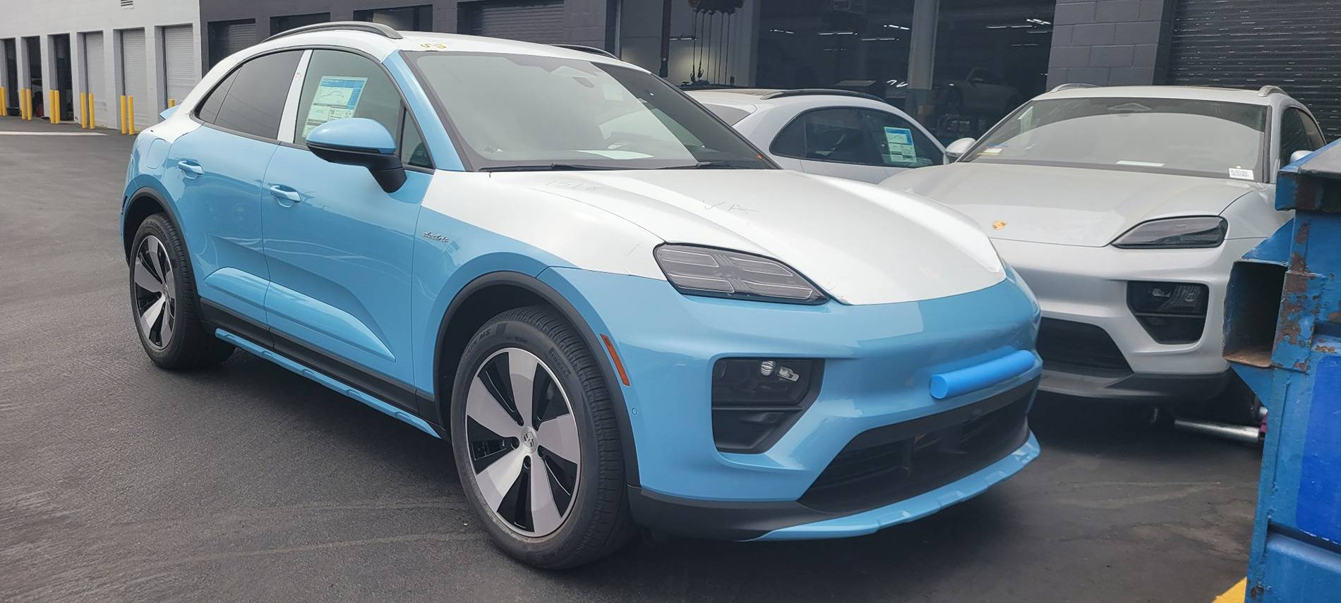 Electric Macan EV First pictures from dealer - Macan 4 EV in Frozen Blue / Blackburry interior 5750011212198265239