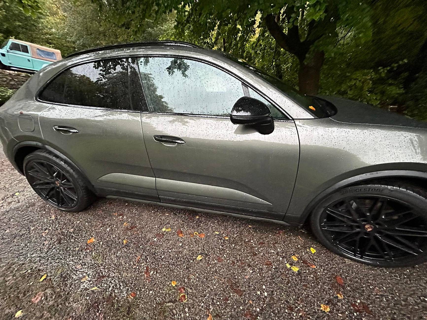 Electric Macan EV Aventurine Green Macan EV with Off-Road Package + Black Roof Rails & Trim + 22" Black Wheels age-black-roof-rails-trim-22-22-black-wheels-5-