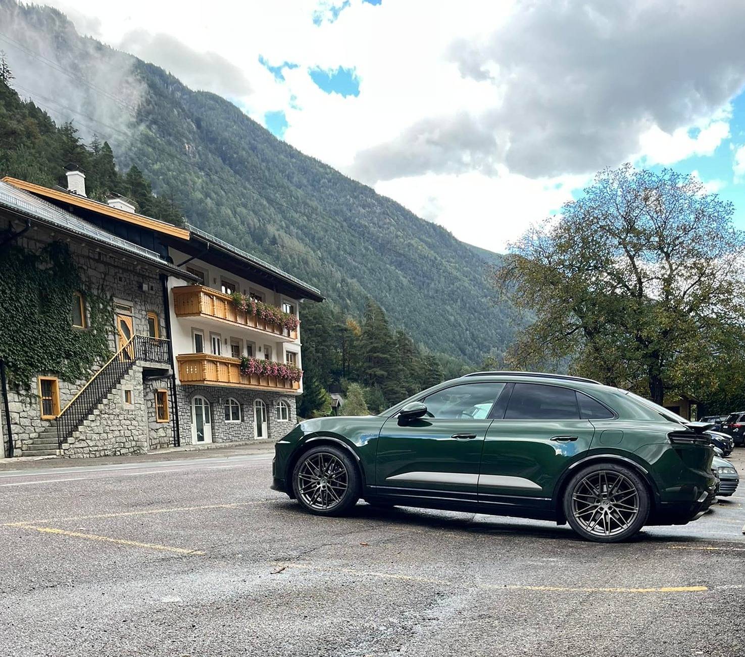 Electric Macan EV Random daily Macan EV photos - post yours! 🤳 ak-greem-metallic-macan-ev-dolomites-mountains-