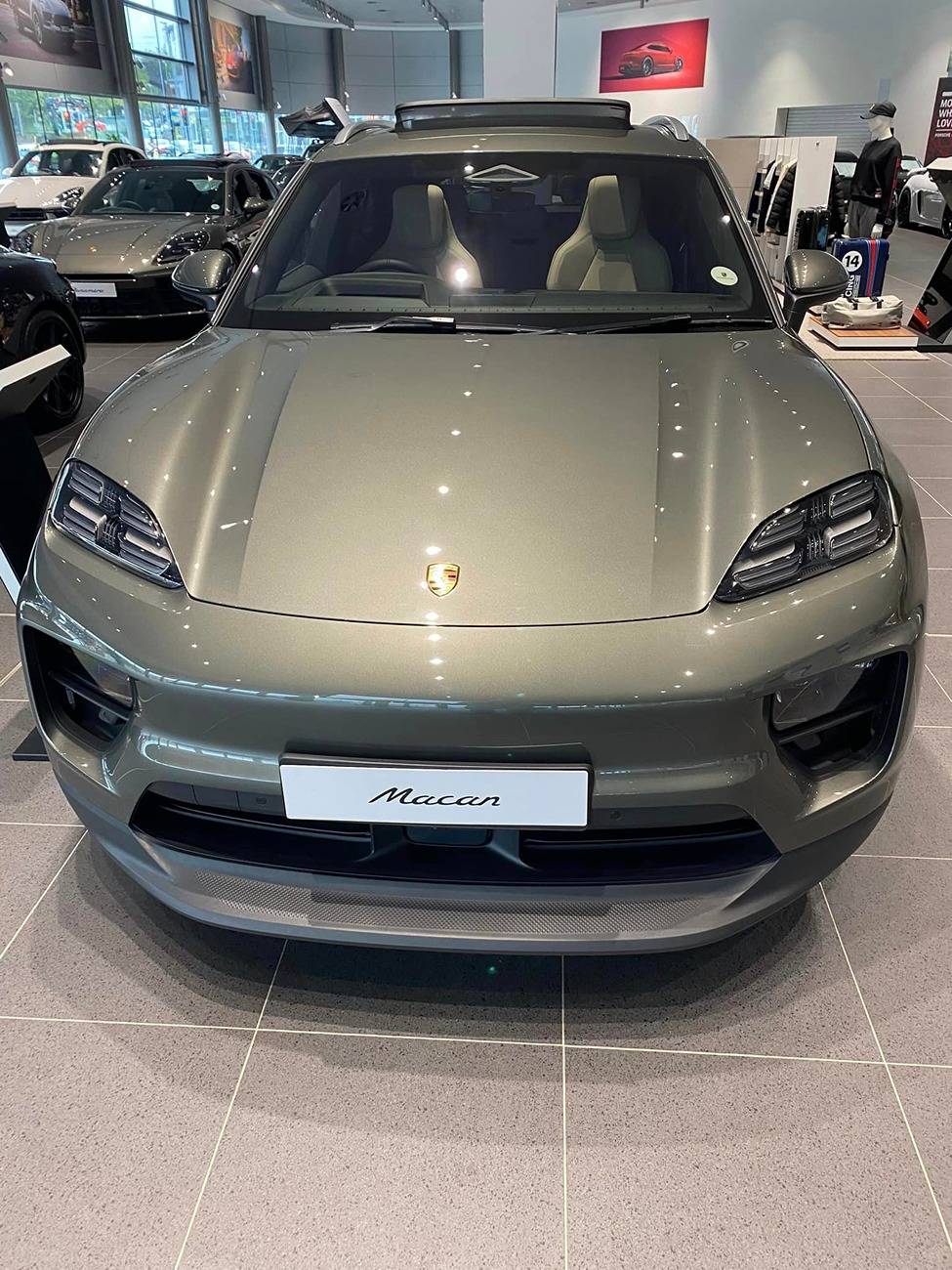 Macan EV AVENTURINE GREEN Macan EV Photos Thread Aventurine Green Macan 4 EV 4