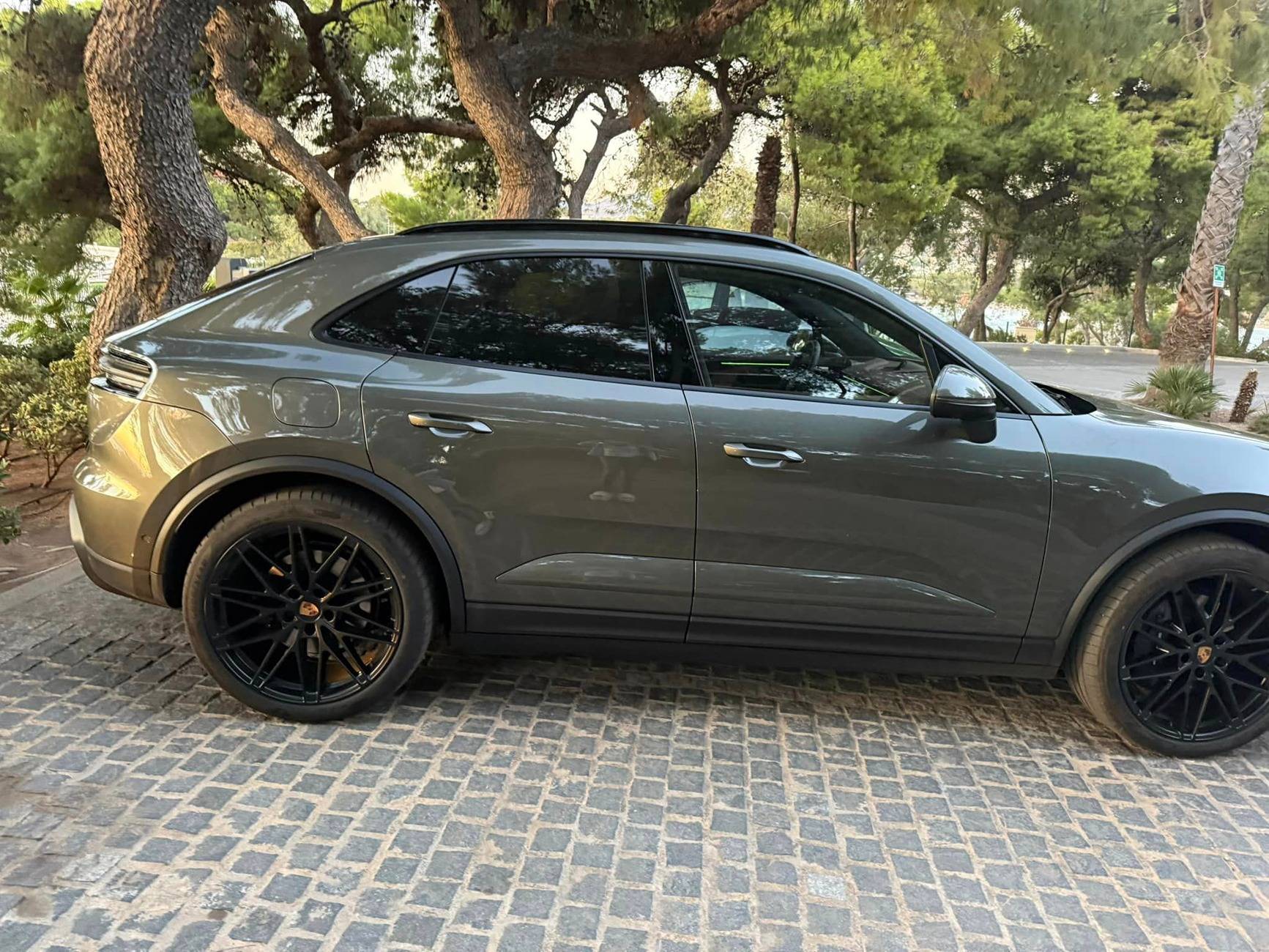 Electric Macan EV AVENTURINE GREEN Macan EV Photos Thread aventurine green macan ev 3