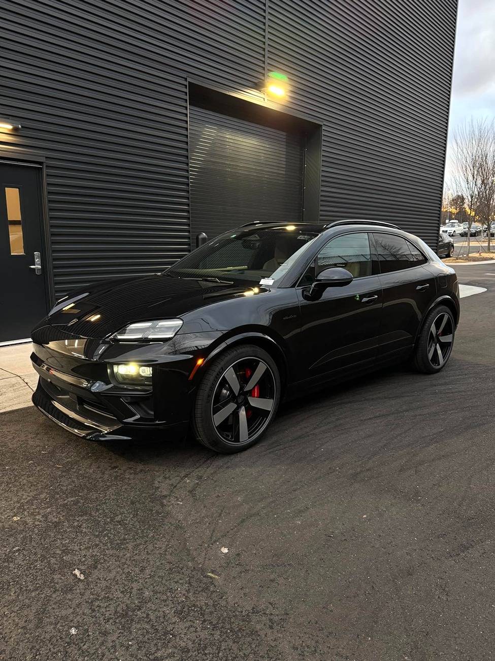 Electric Macan EV BLACK & JET BLACK METALLIC Macan EV Photos Thread black macan turbo ev