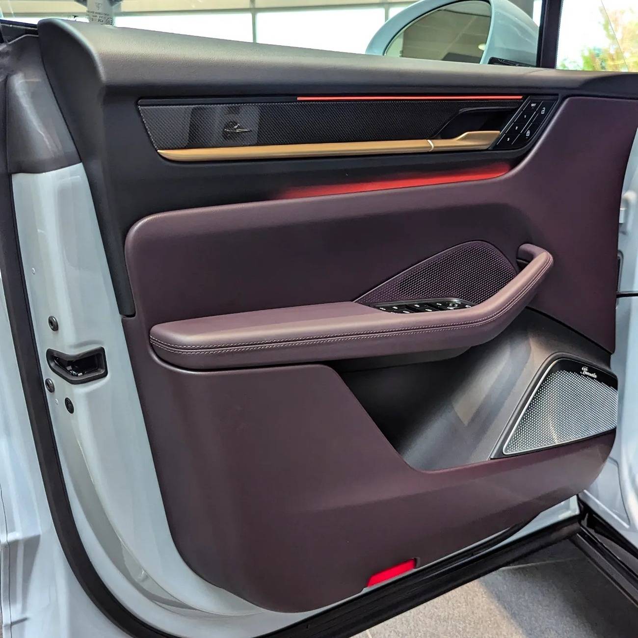 Electric Macan EV 🎨 Interior: BLACK / BLACKBERRY (BRAMBLE) Photos Blackberry Bramble Black Leather Interior Macan EV Electric 2