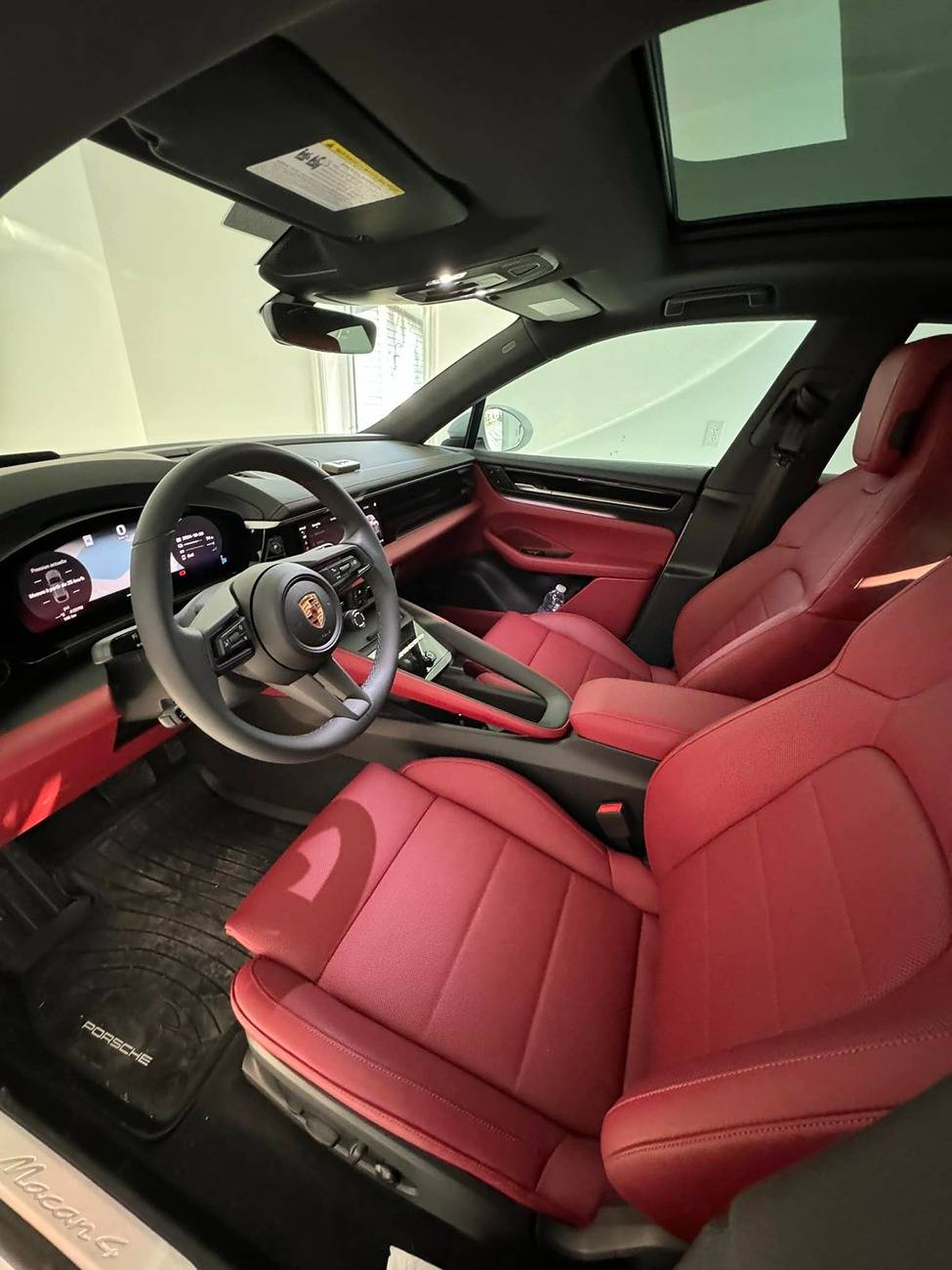 Electric Macan EV 🎨 Interior: BLACK / BORDEAUX RED Photos bordeaux red interior macan ev