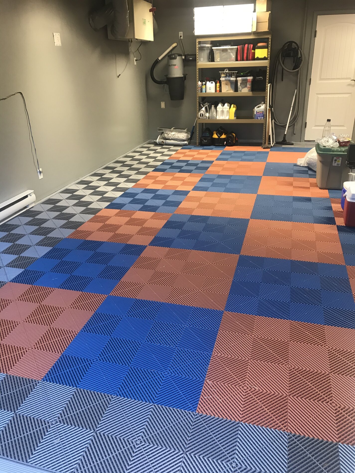 Macan EV Garage Floor Coatings CECB3D22-A490-41D4-AD5A-7B4F427DFF79