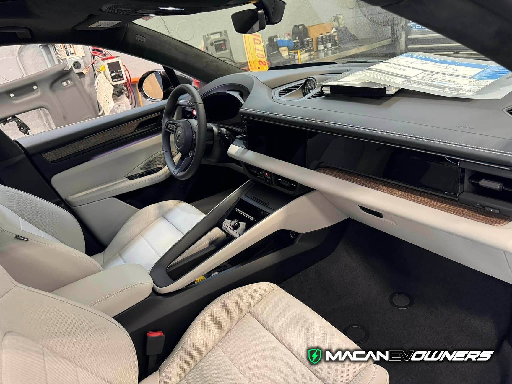 Macan EV COPPER RUBY Macan EV Photos Thread chalk interior leather seats + copper ruby metallic macan turbo ev