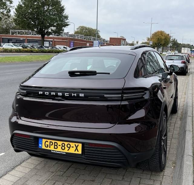 Electric Macan EV COPPER RUBY Macan EV Photos Thread Copper Ruby Metallic 2025 Macan 4 EV 2