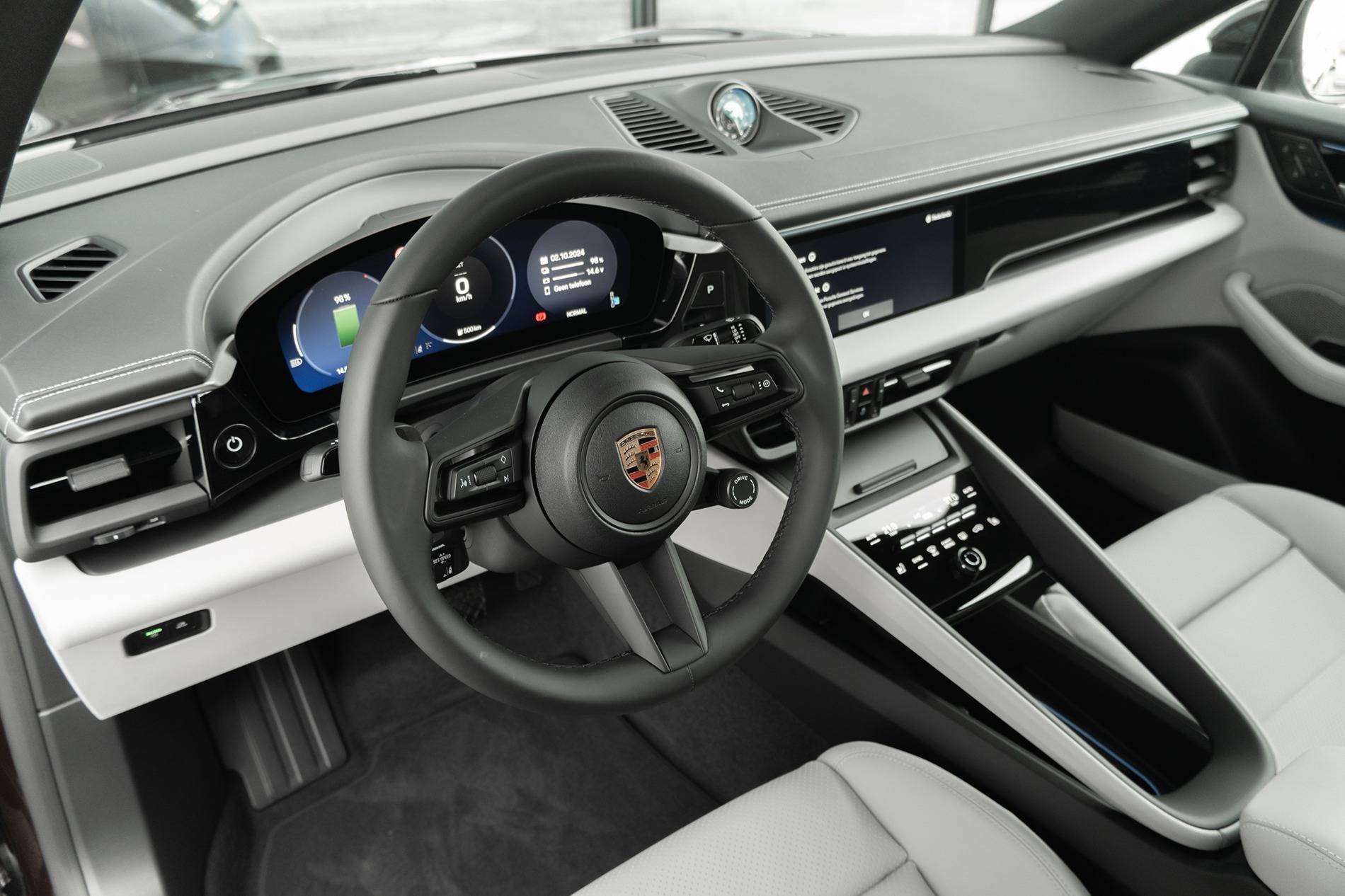 Electric Macan EV COPPER RUBY Macan EV Photos Thread copper ruby metallic chalk interior porsche macan 4 ev 10