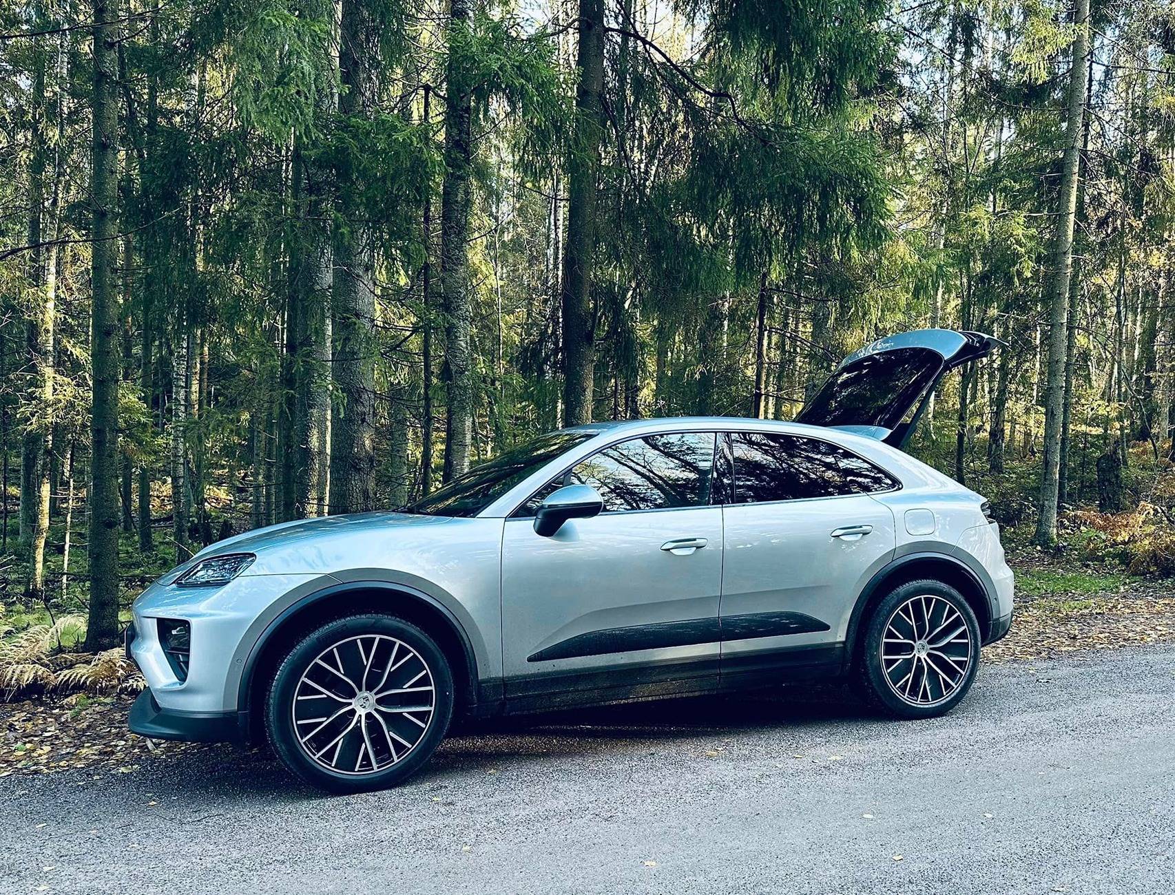 Electric Macan EV DOLOMITE SILVER METALLIC Macan EV Photos Thread Dolomite Silver Macan 4 EV Finland 3