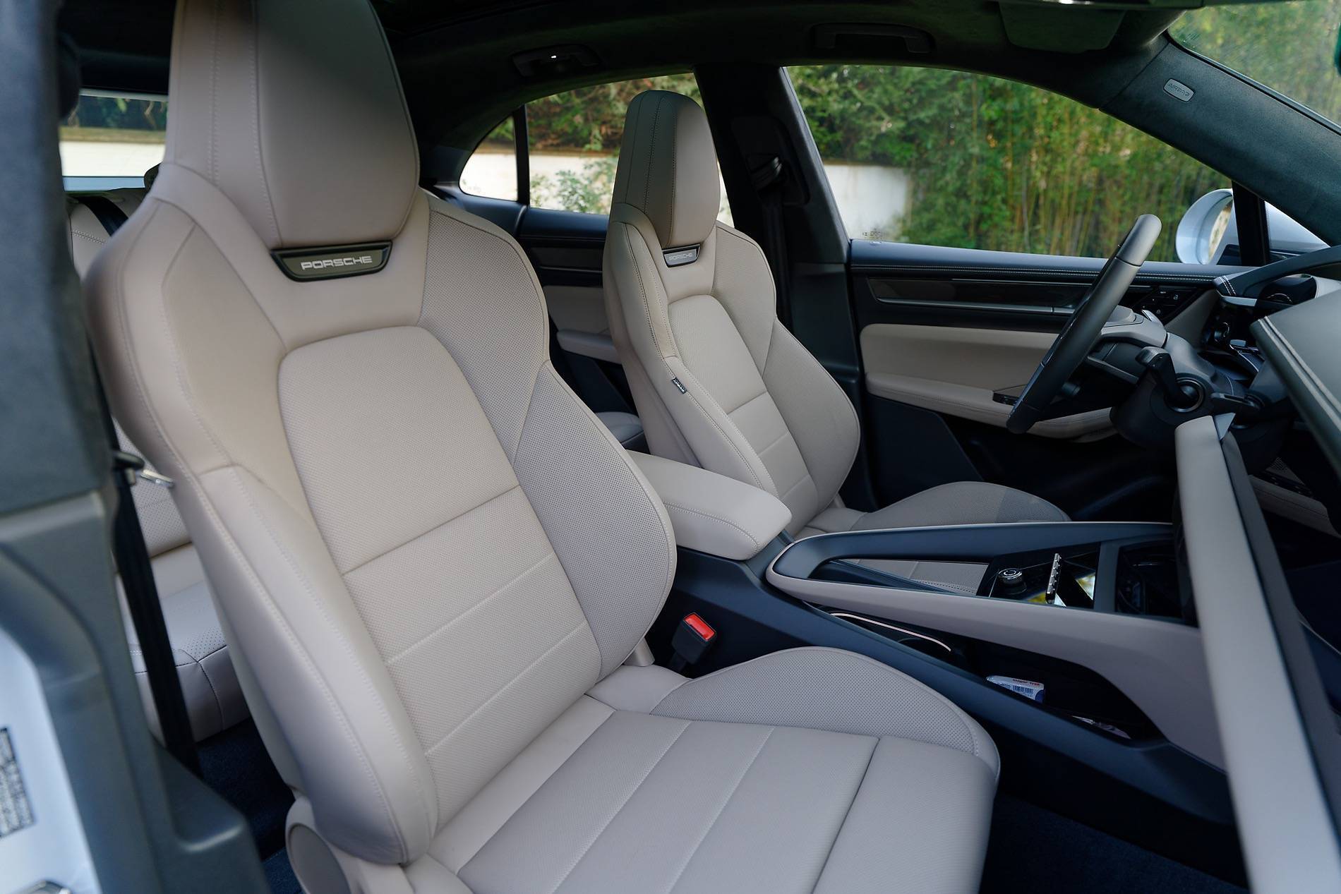 Electric Macan EV 🎨 Interior: BLACK / LIMESTONE BEIGE Photos DSC09318_DxO