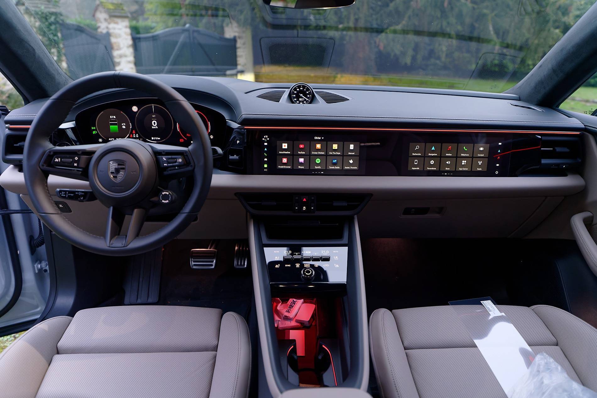 Electric Macan EV 🎨 Interior: BLACK / LIMESTONE BEIGE Photos DSC09350_DxO