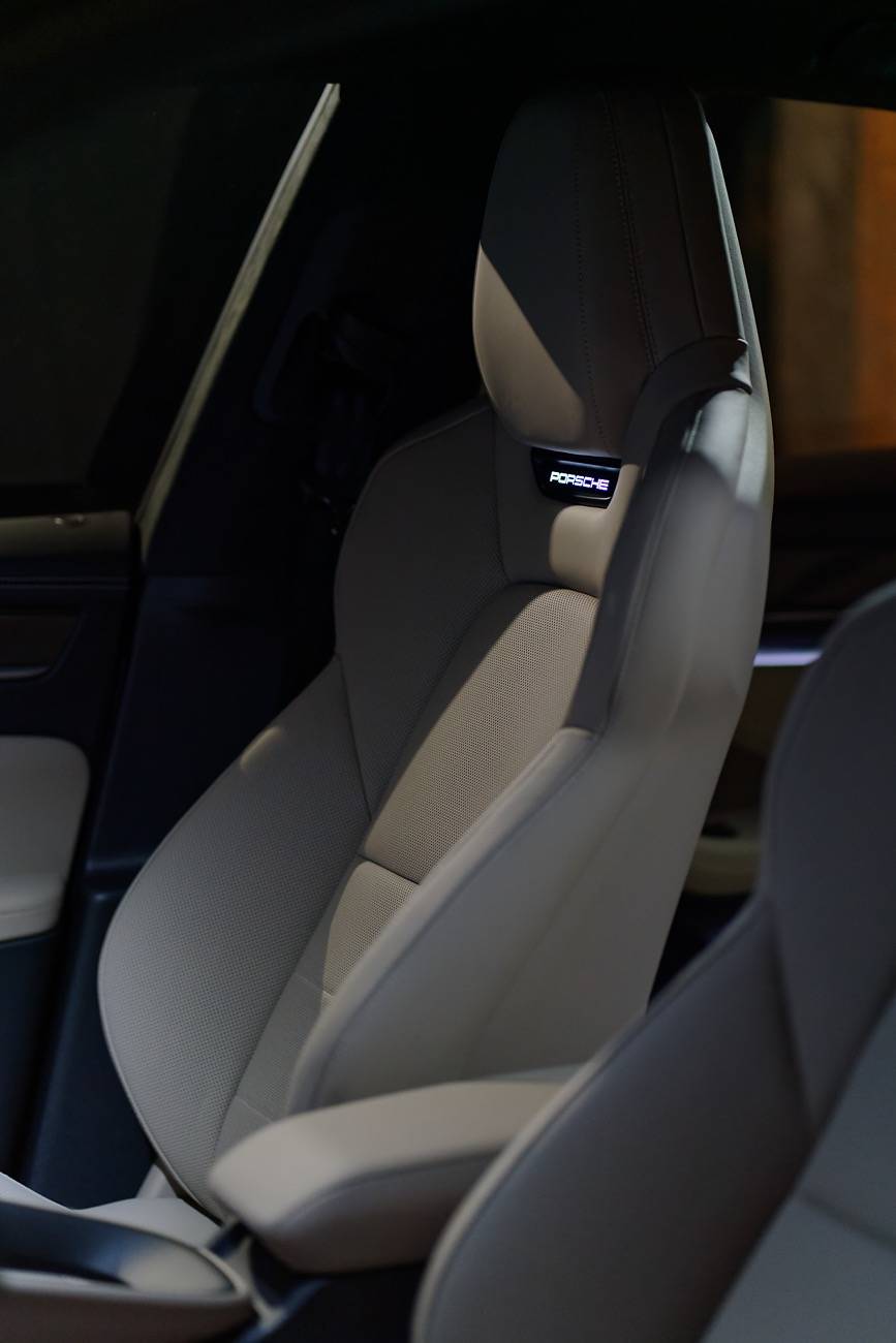 Electric Macan EV 🎨 Interior: BLACK / LIMESTONE BEIGE Photos DSC09374_DxO