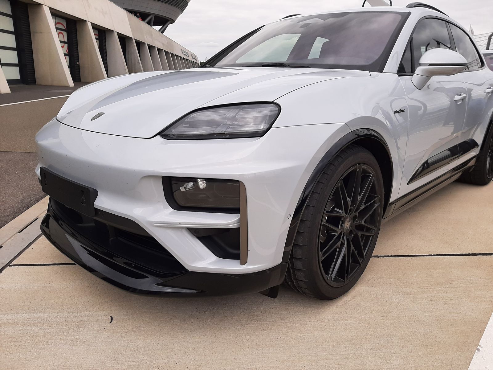 Electric Macan EV ICE GREY Macan EV Photos Thread eisgrau