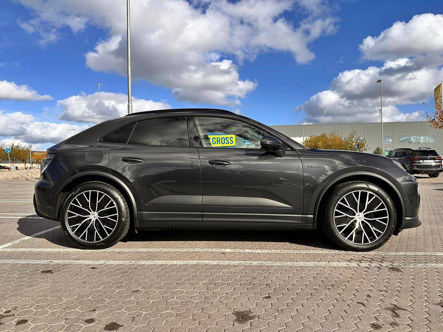 Macan EV VOLCANO GREY Macan EV Photos Thread Electric Macan 4 EV Volcano Grey Metallic 1