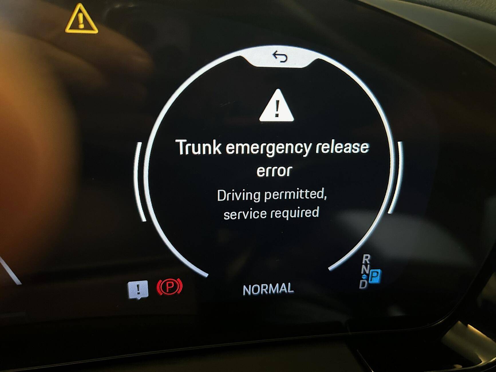 Electric Macan EV Trunk Emergency release error error ms