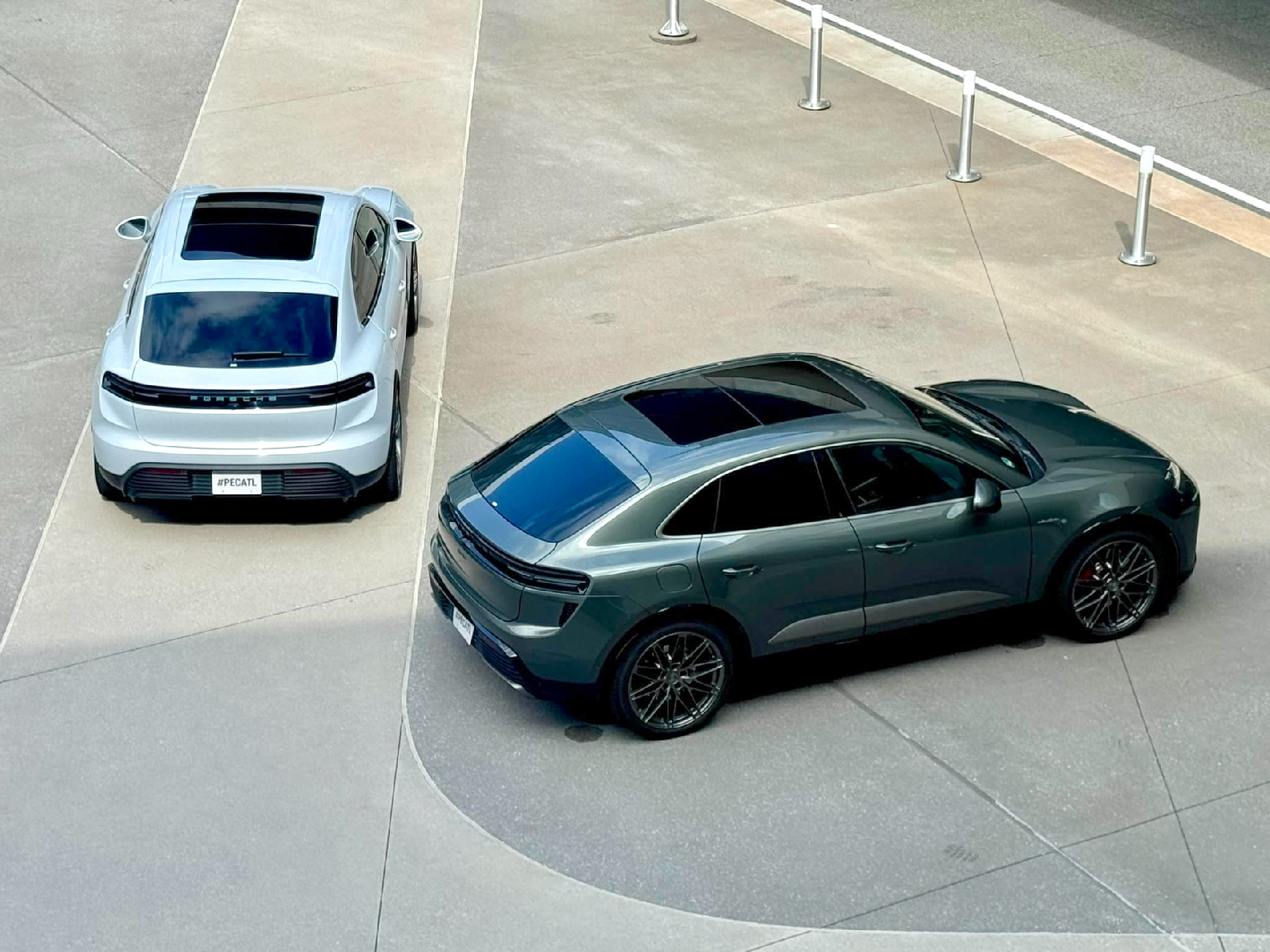 Electric Macan EV ICE GREY Macan EV Photos Thread EV Macan - Ice Grey vs Aventurine Gree