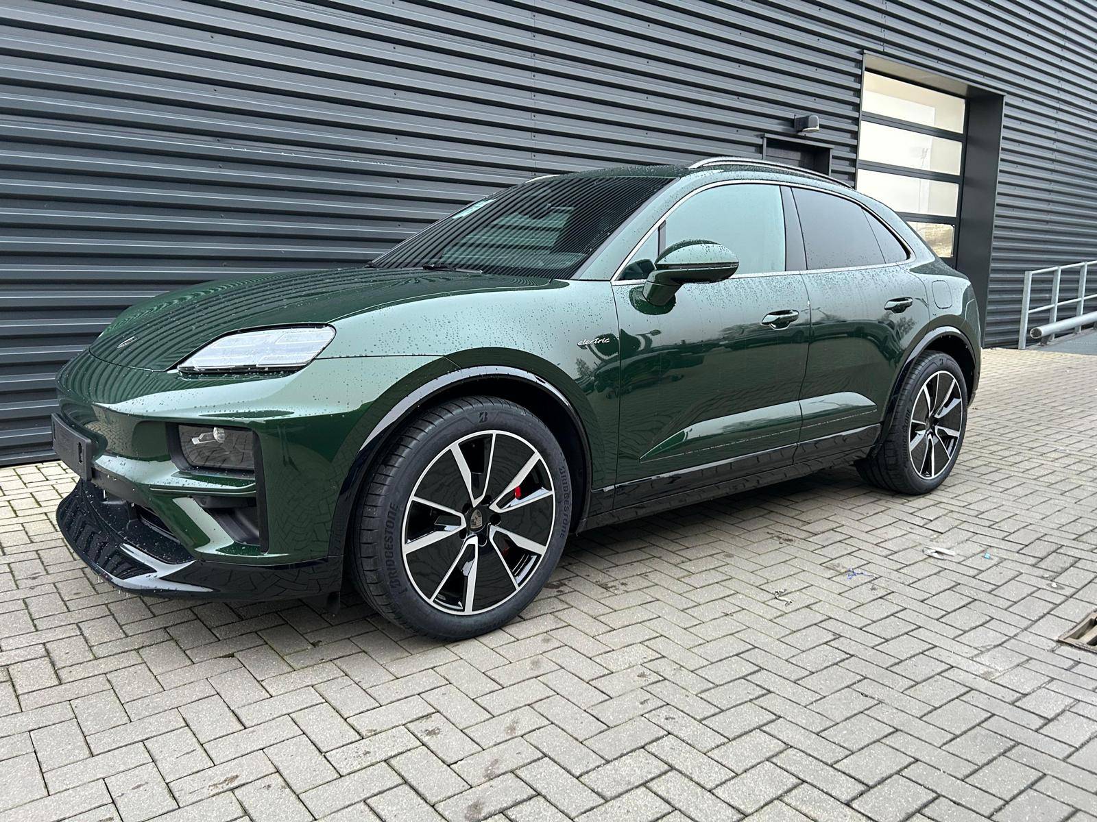 Electric Macan EV OAK GREEN Macan EV Photos Thread f30fac4d-c232-4ca8-99d0-b58c187c19a2