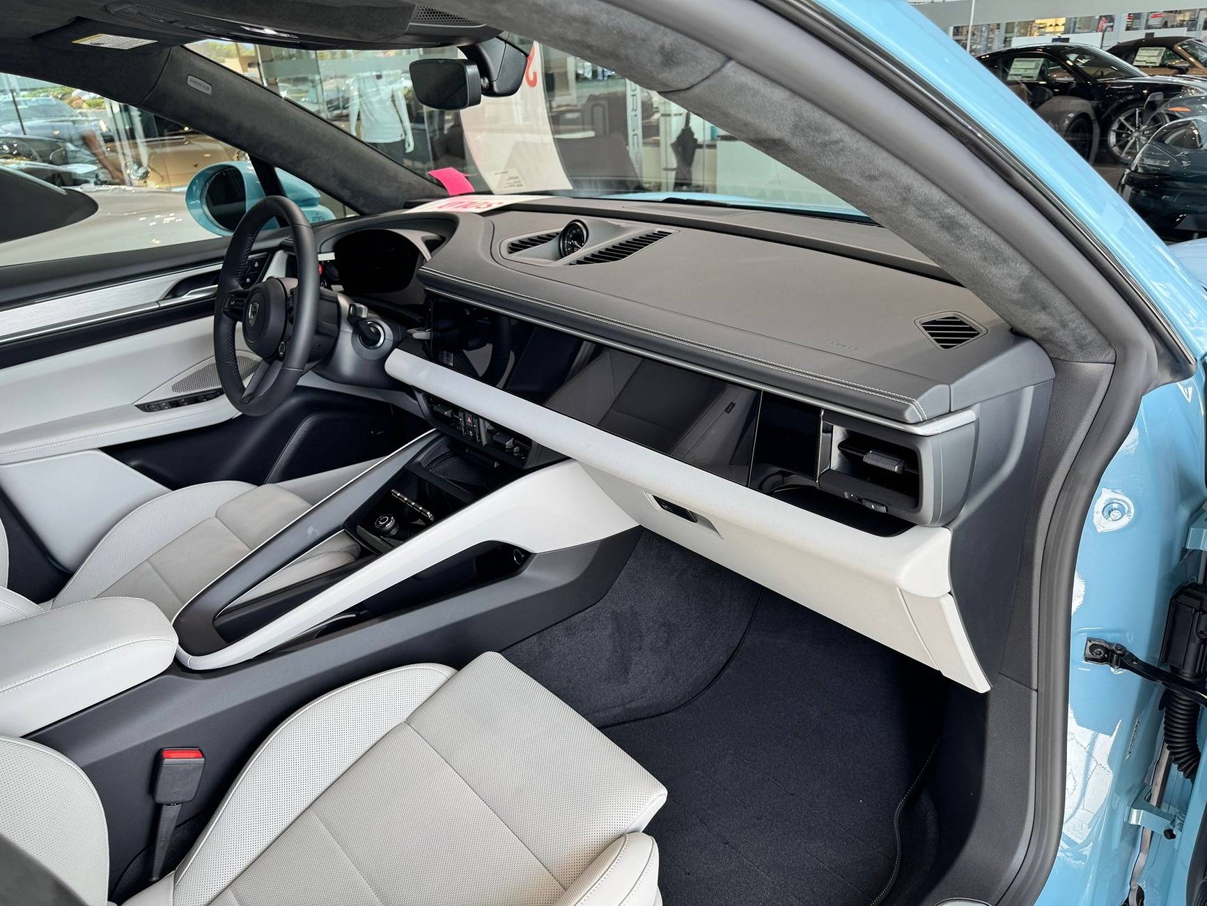 Macan EV FROZEN BLUE Macan EV Photos Thread Frozen Blue 2024 Macan Turbo EV Electric 2