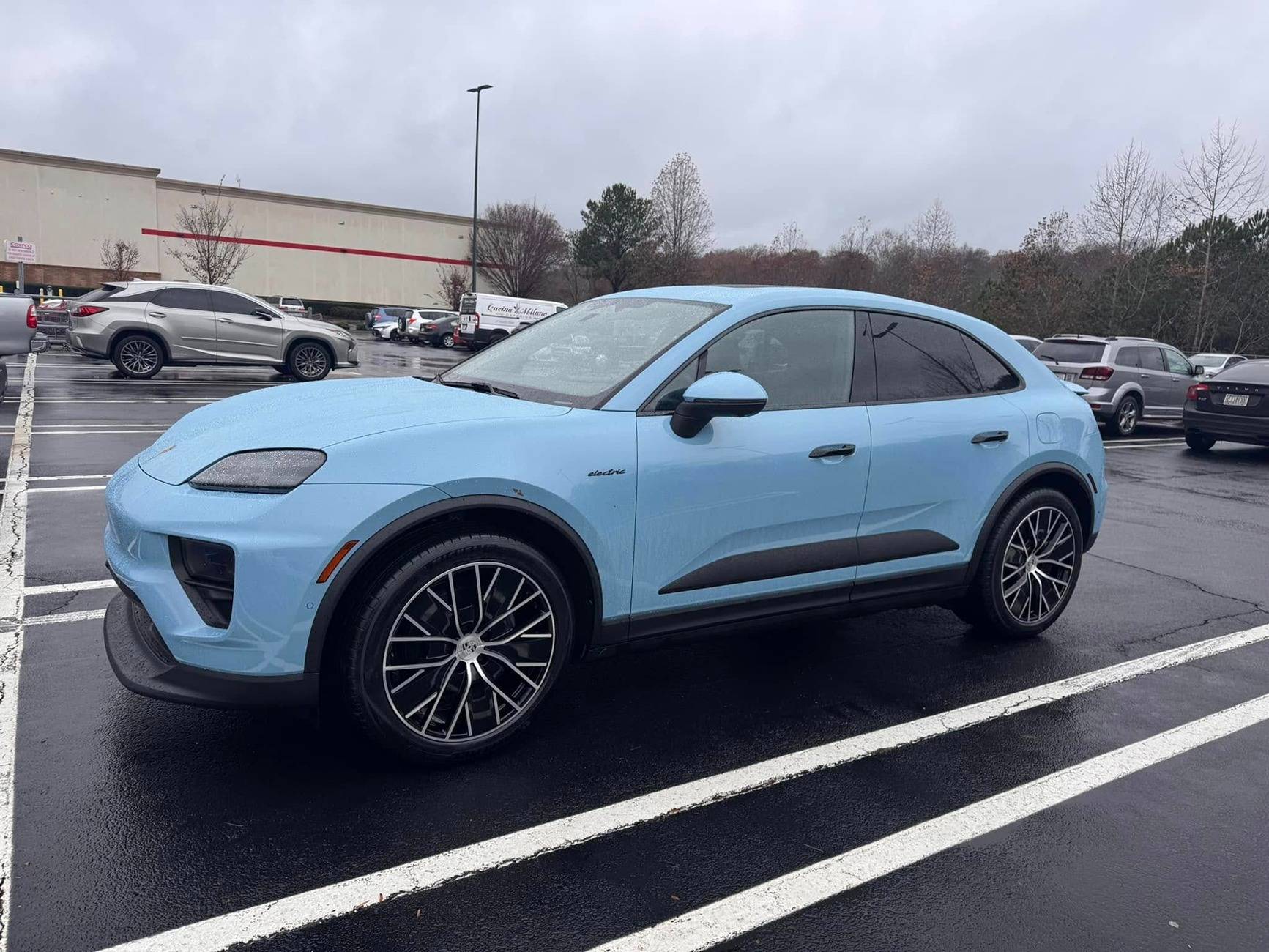 Electric Macan EV FROZEN BLUE Macan EV Photos Thread Frozen Blue Macan EV in rain 1