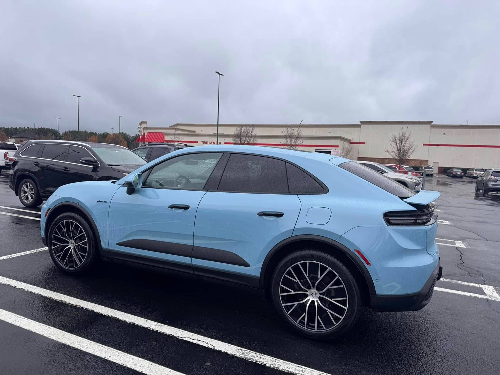 Electric Macan EV FROZEN BLUE Macan EV Photos Thread Frozen Blue Macan EV in rain 2