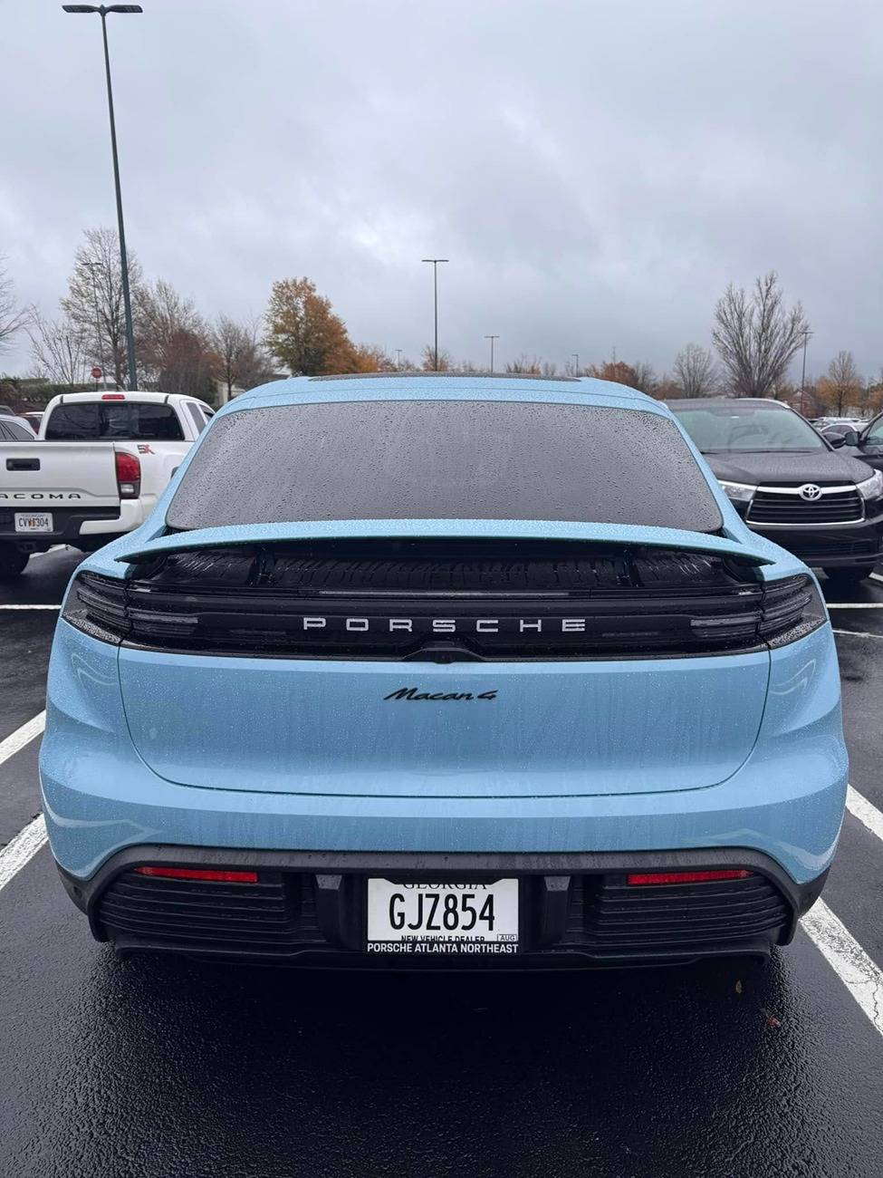 Electric Macan EV FROZEN BLUE Macan EV Photos Thread Frozen Blue Macan EV in rain 3