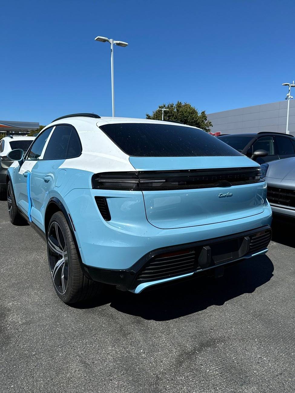 Electric Macan EV FROZEN BLUE Macan EV Photos Thread Frozen Blue Turbo Macan EV at dealer 1