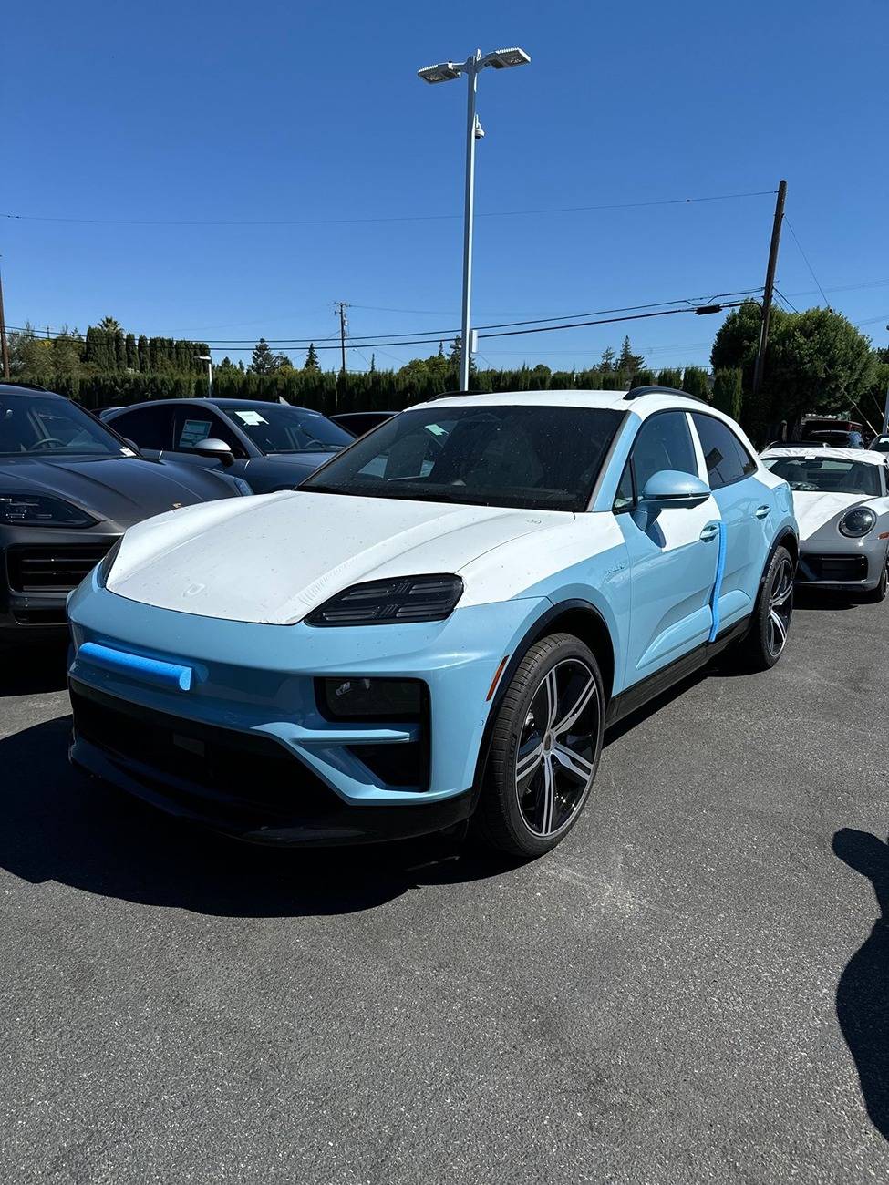 Macan EV FROZEN BLUE Macan EV Photos Thread Frozen Blue Turbo Macan EV at dealer 3