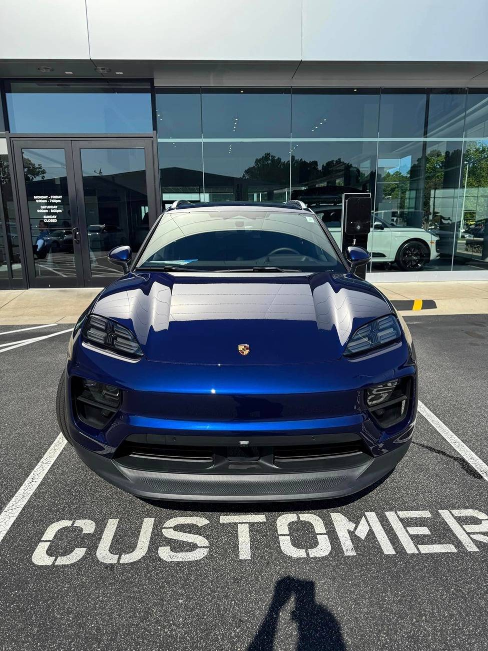 Macan EV GENTIAN BLUE Macan EV Photos gentian blue macan 4 ev 1